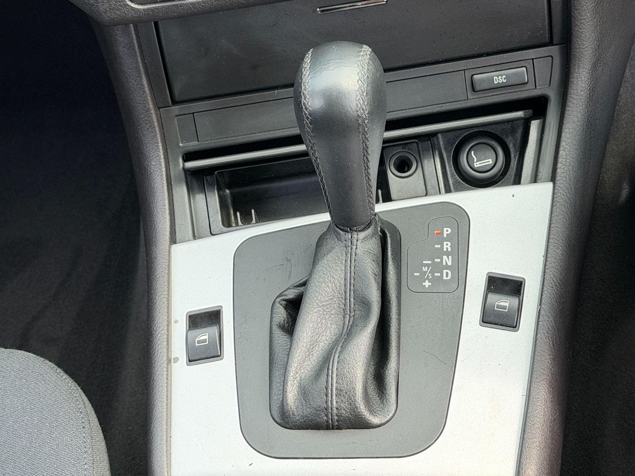 BMW 3 Series view 23