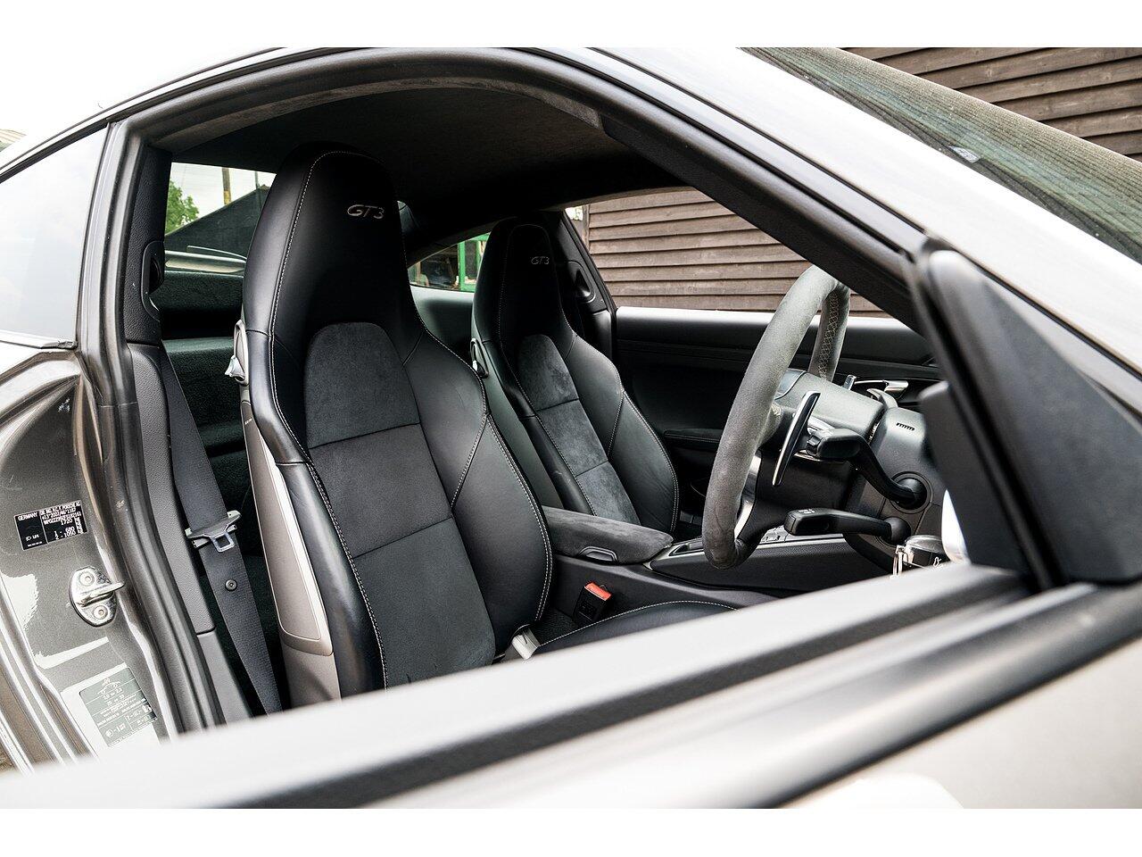 Porsche 911 view 28