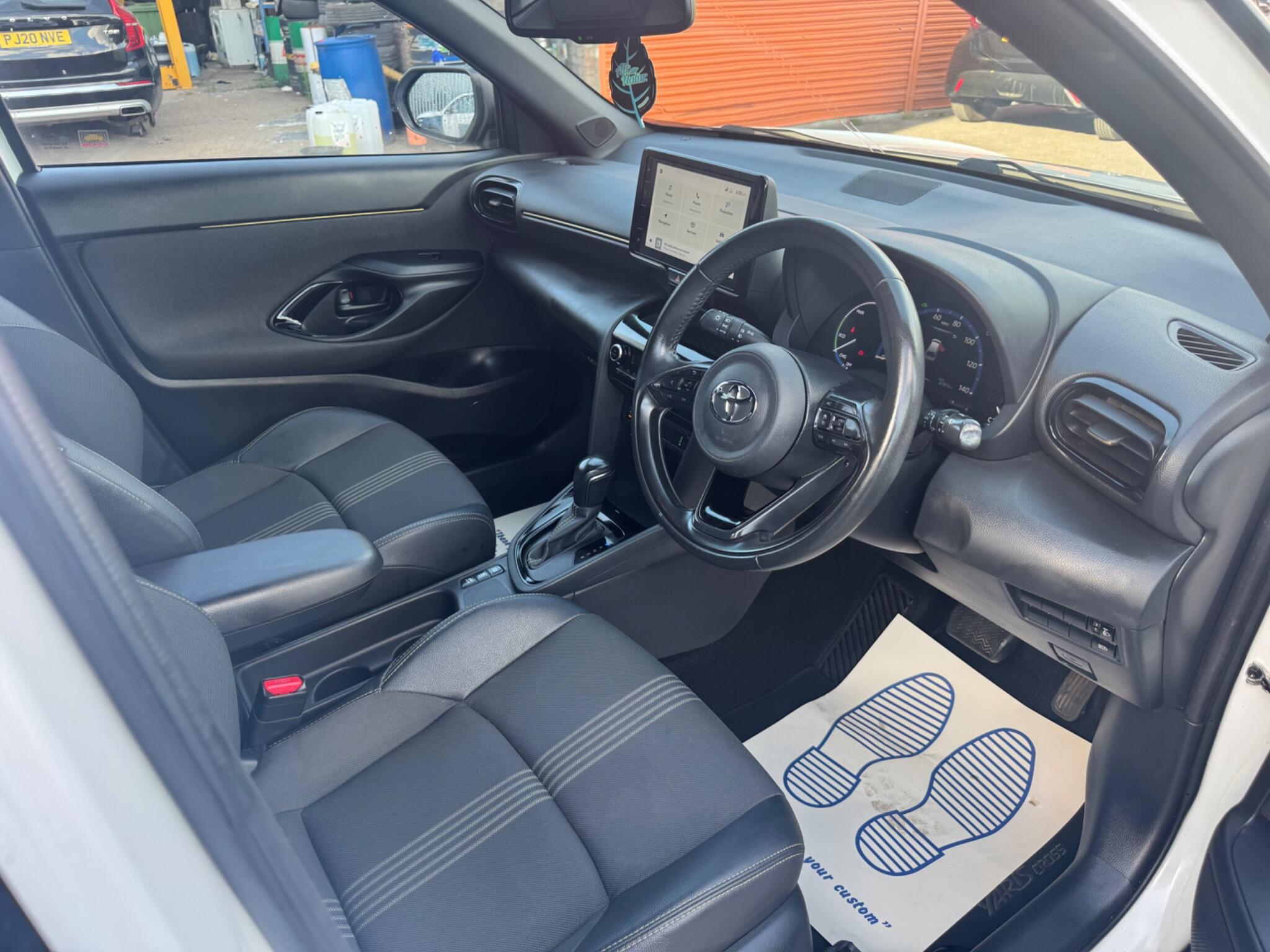 Toyota Yaris Cross view 9