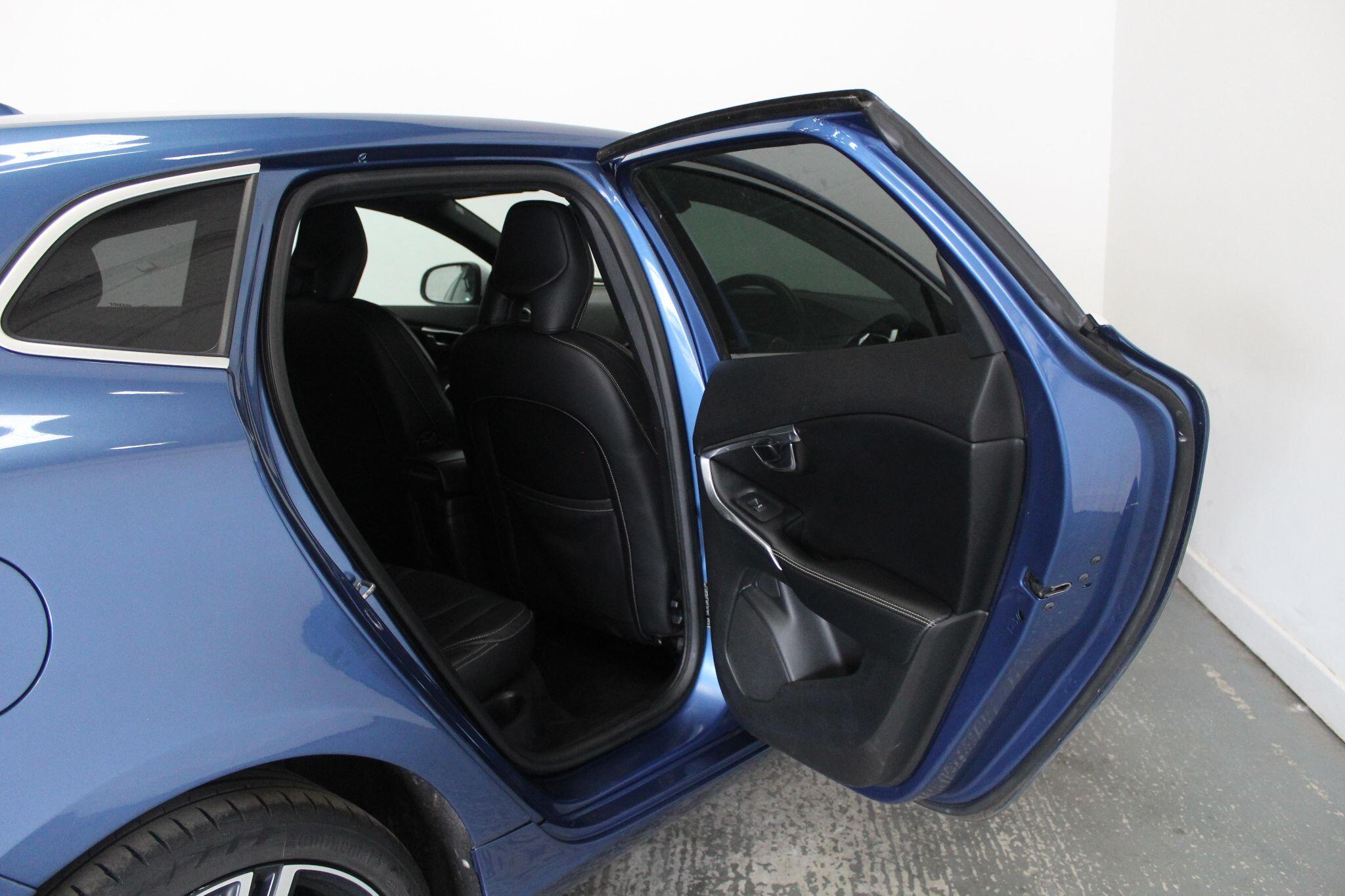 Volvo V40 view 26