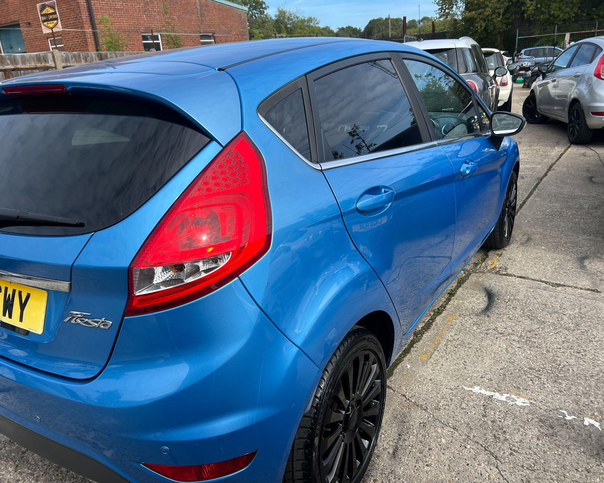 Ford Fiesta view 9
