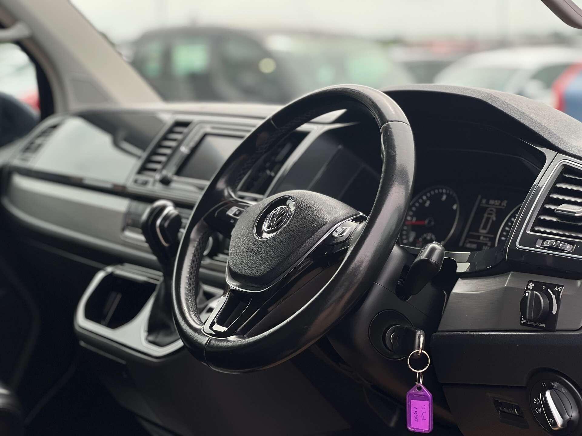 Volkswagen Caravelle view 17