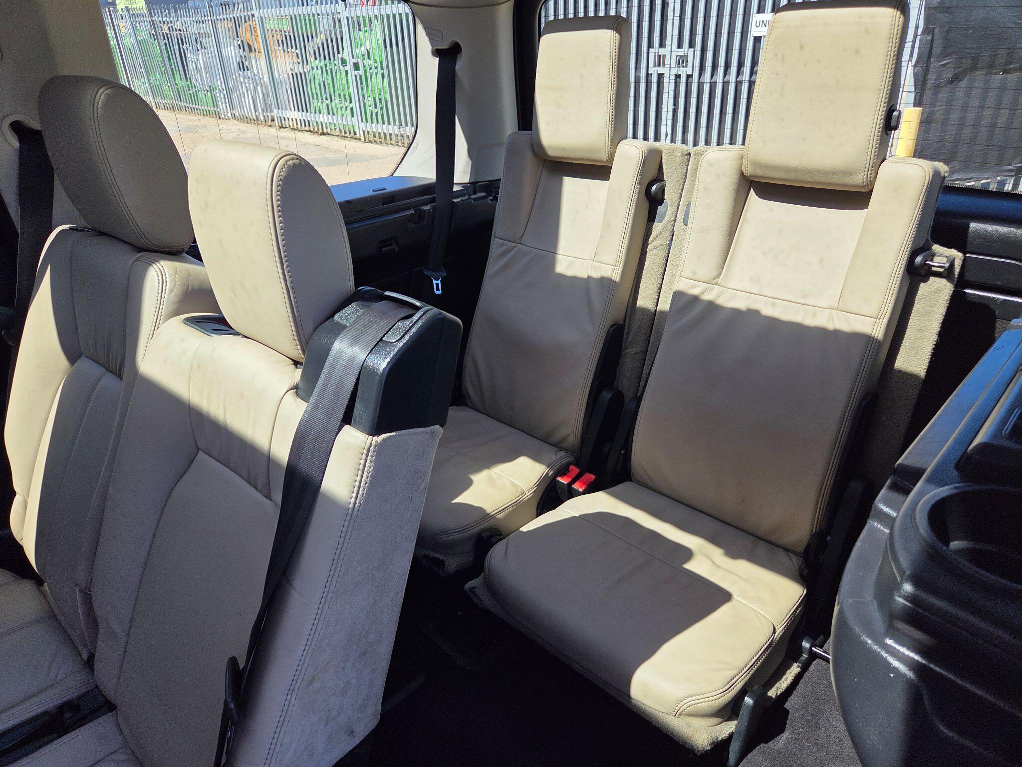 Land Rover Discovery 4 view 17