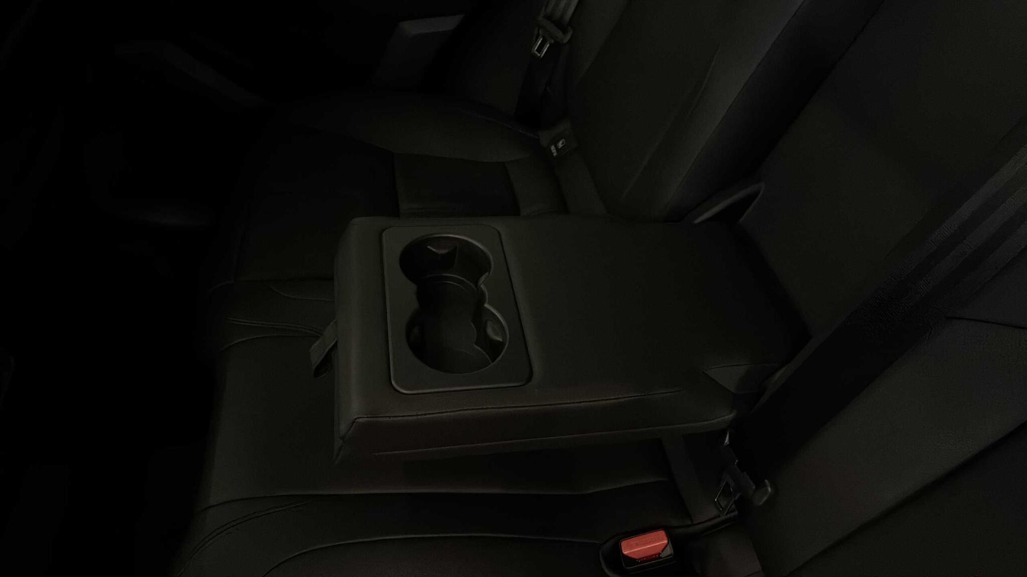 Land Rover Range Rover Velar view 31