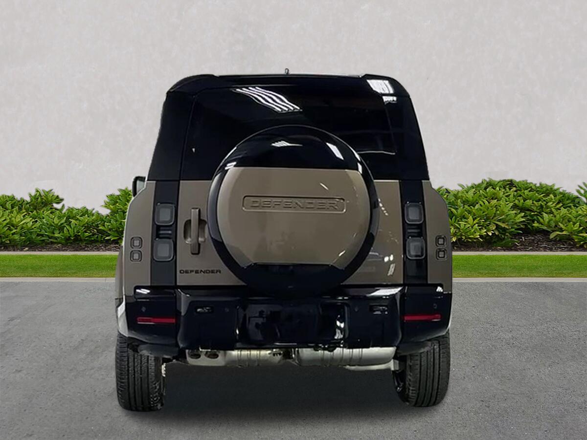 Land Rover Defender view 4