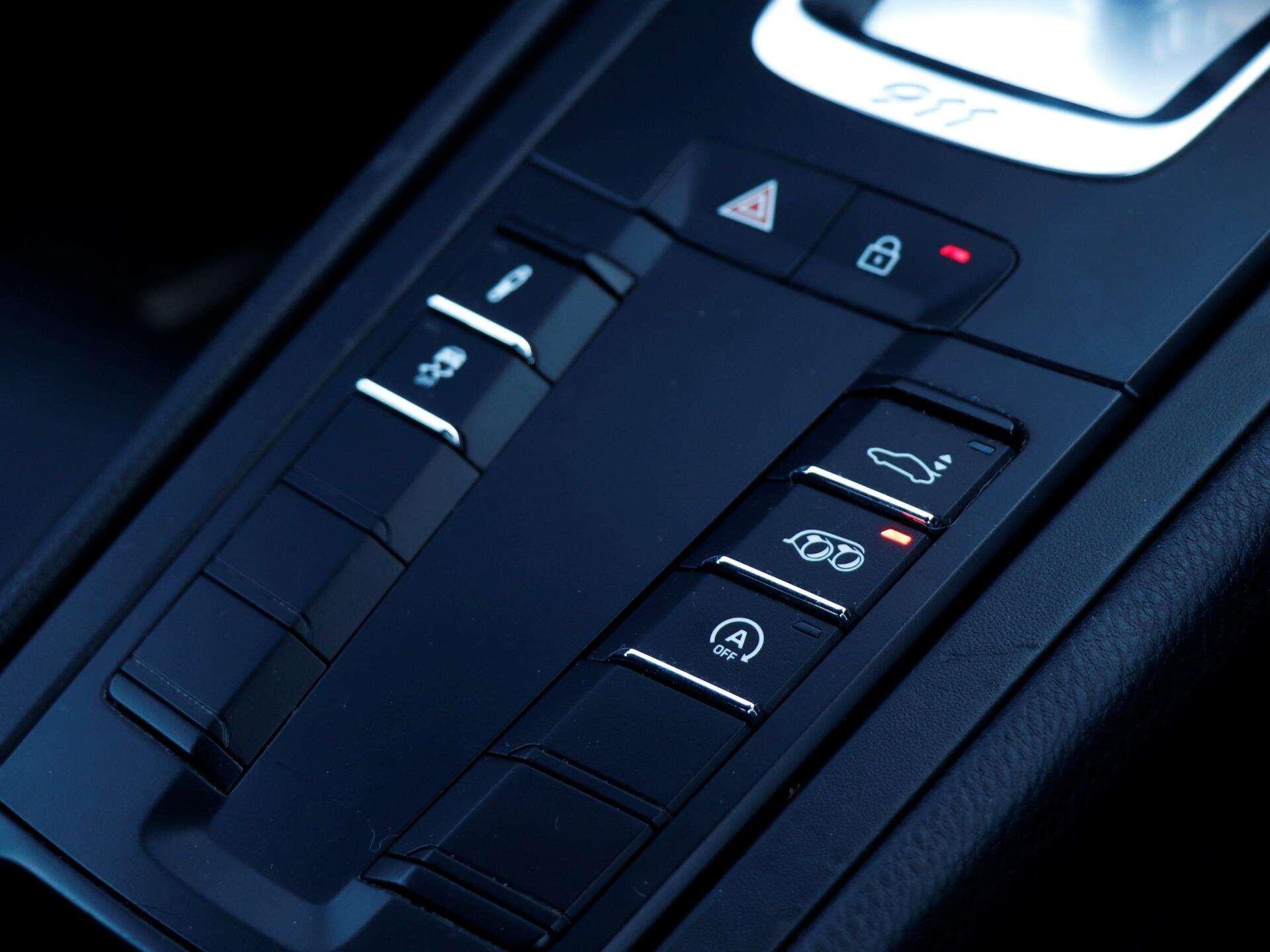 Porsche 911 view 18