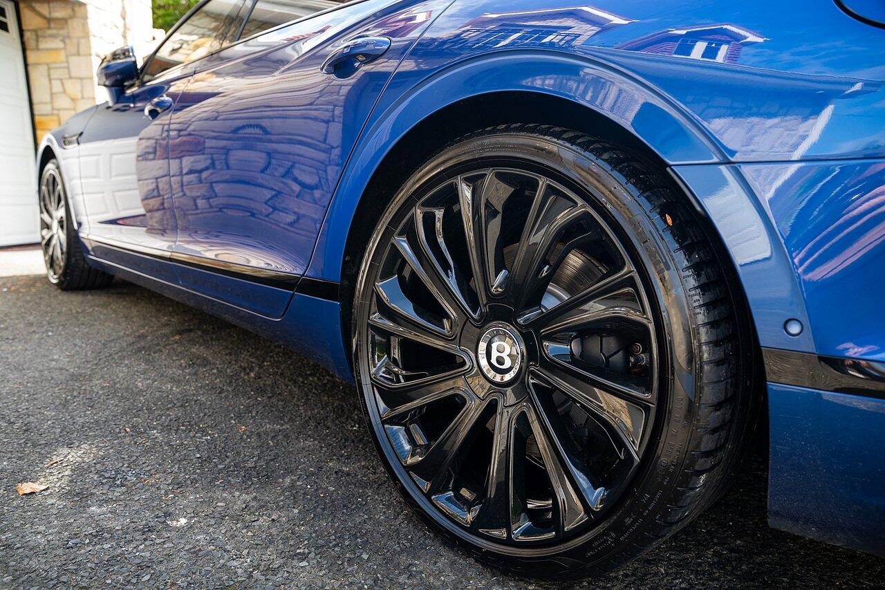 Bentley Flying Spur view 19