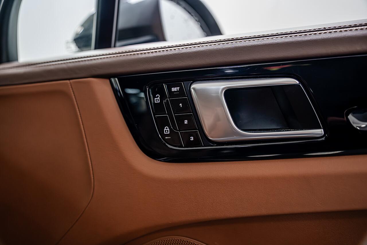 Porsche Cayenne view 19