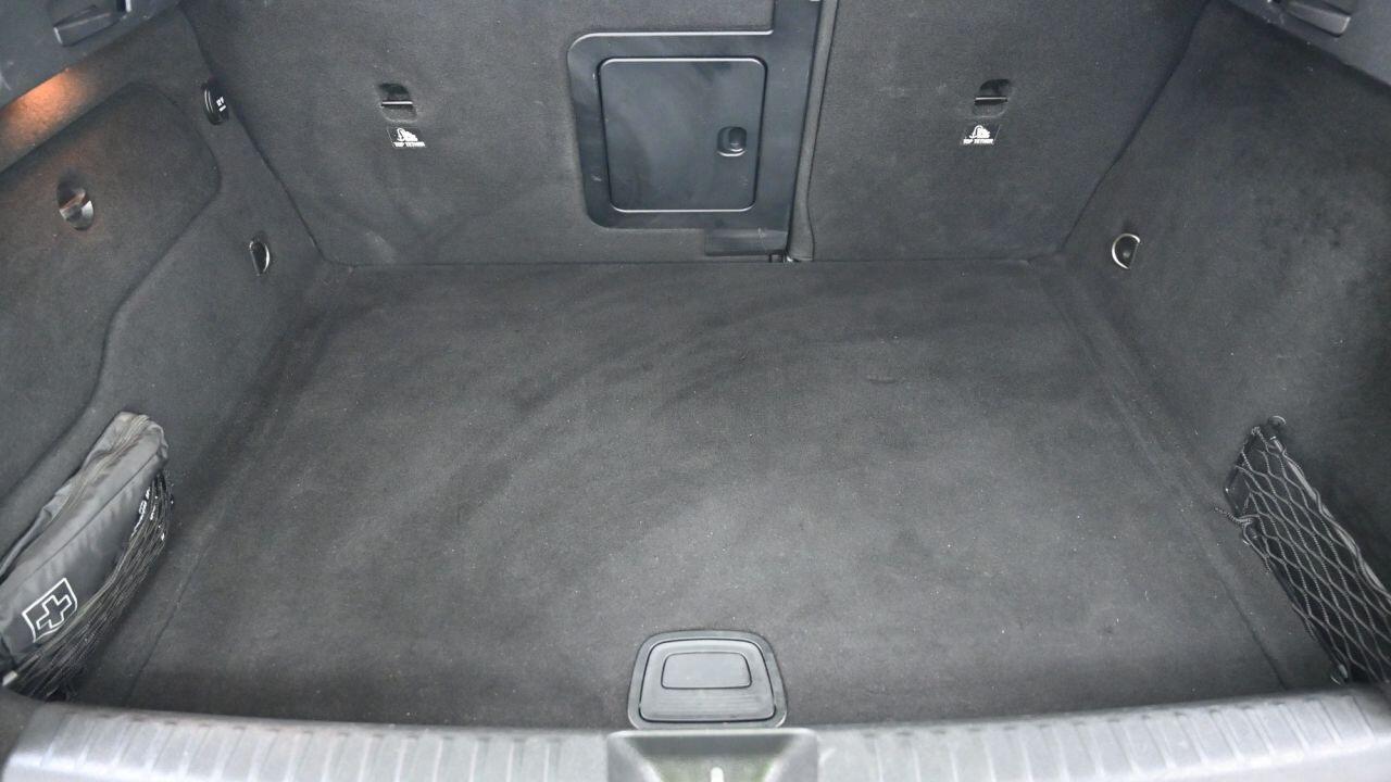 Mercedes-Benz Gla view 8