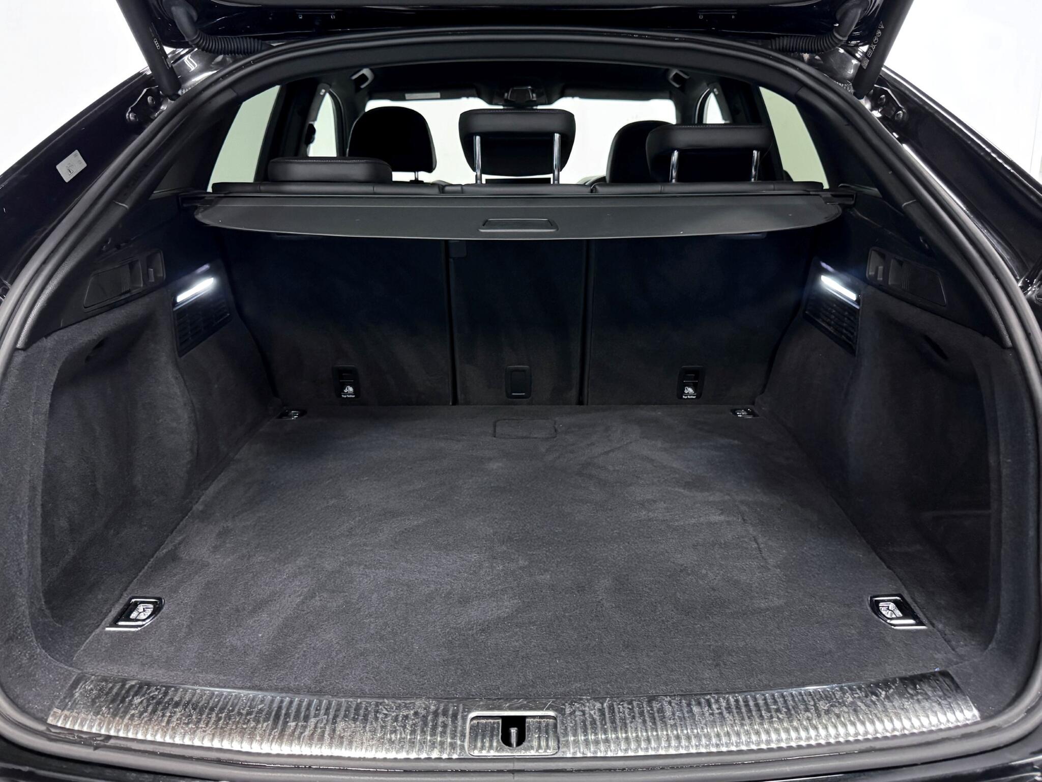 Audi Q5 view 7