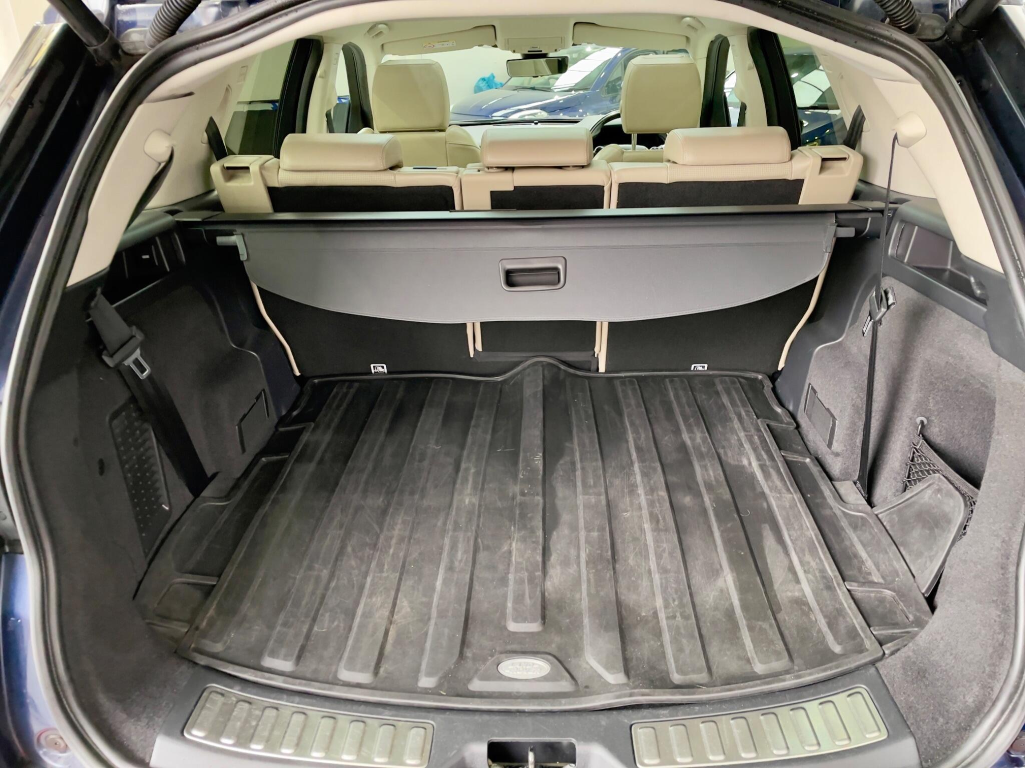 Land Rover Discovery Sport view 46