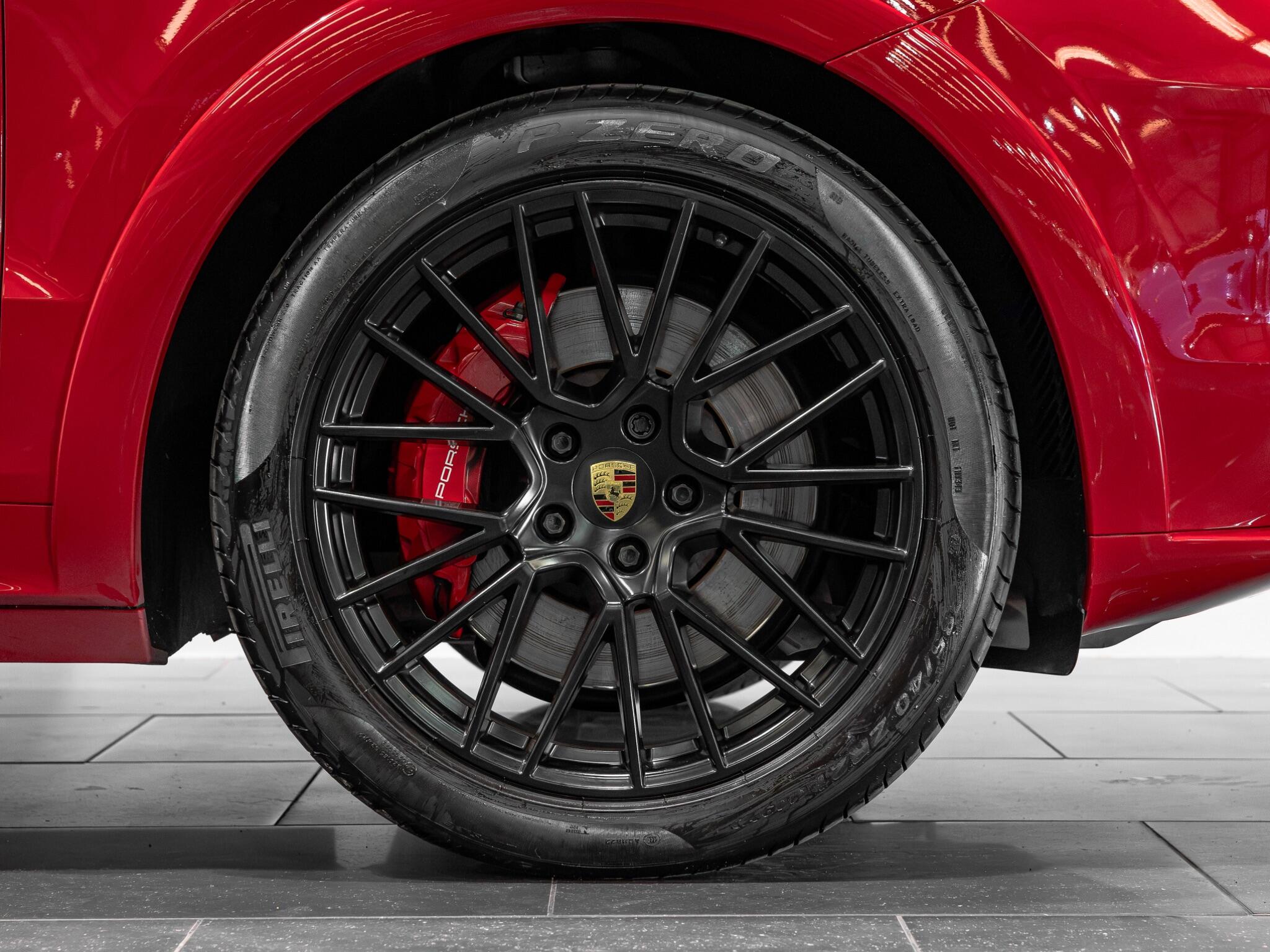 Porsche Cayenne view 3
