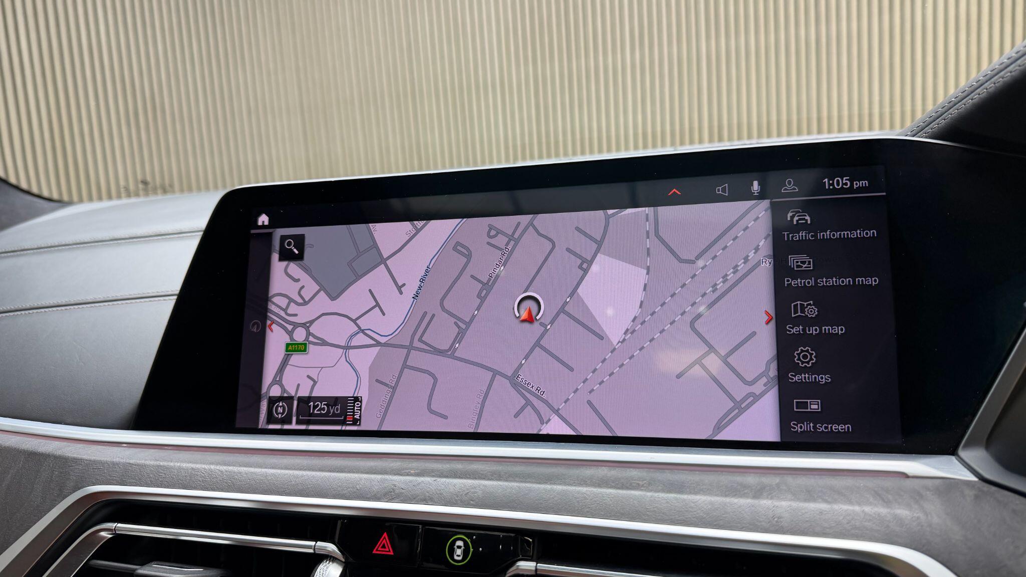 BMW X7 view 25