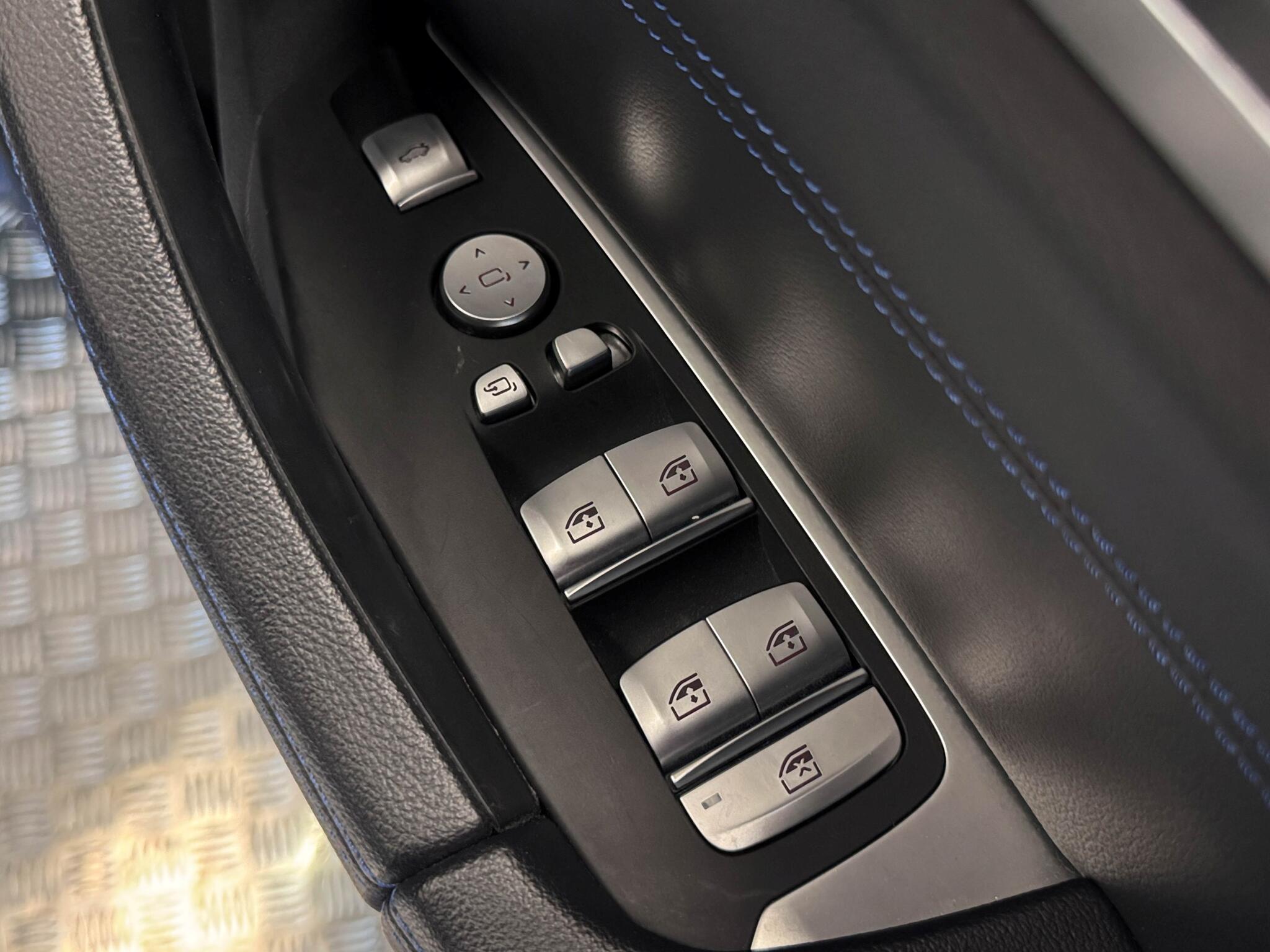 BMW X3 view 11