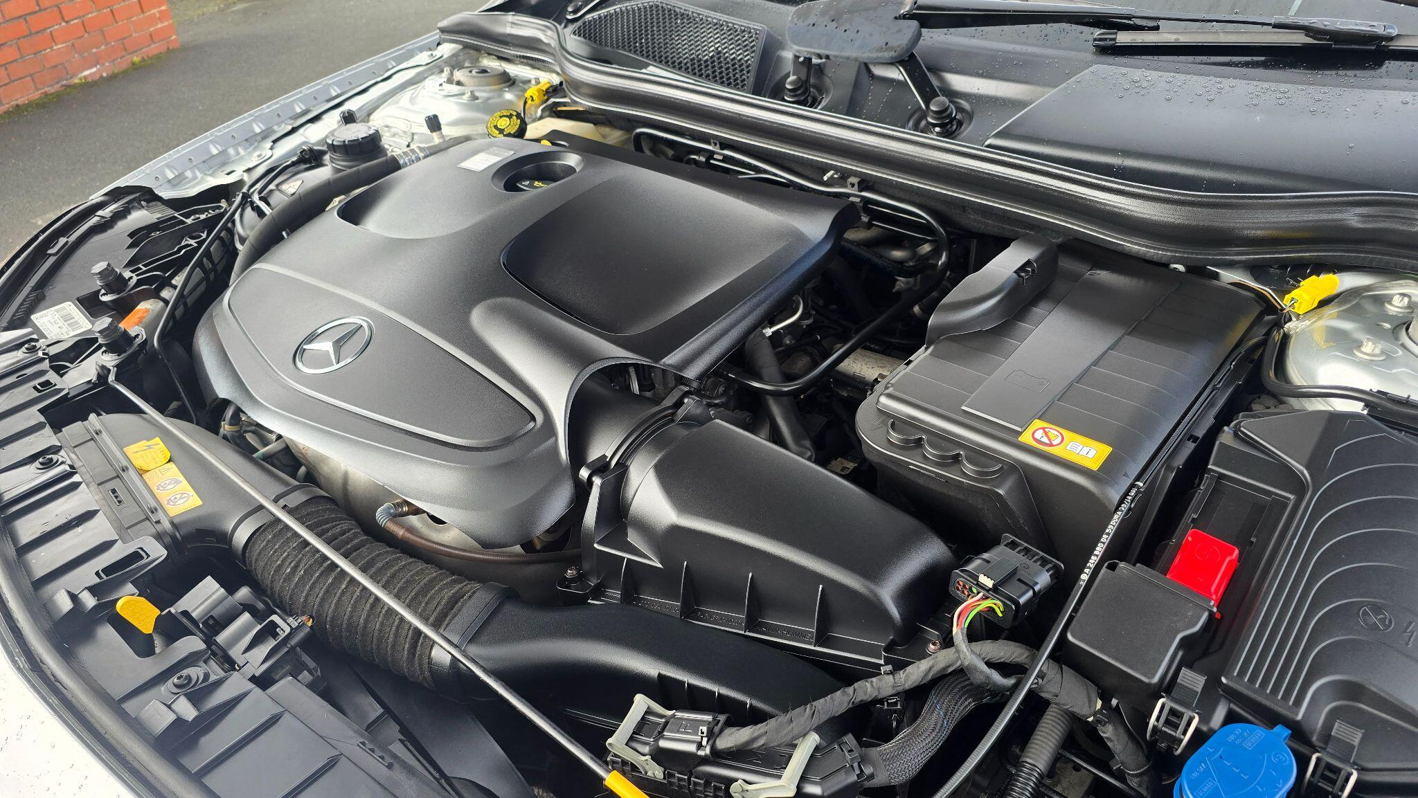 Mercedes-Benz GLA view 23