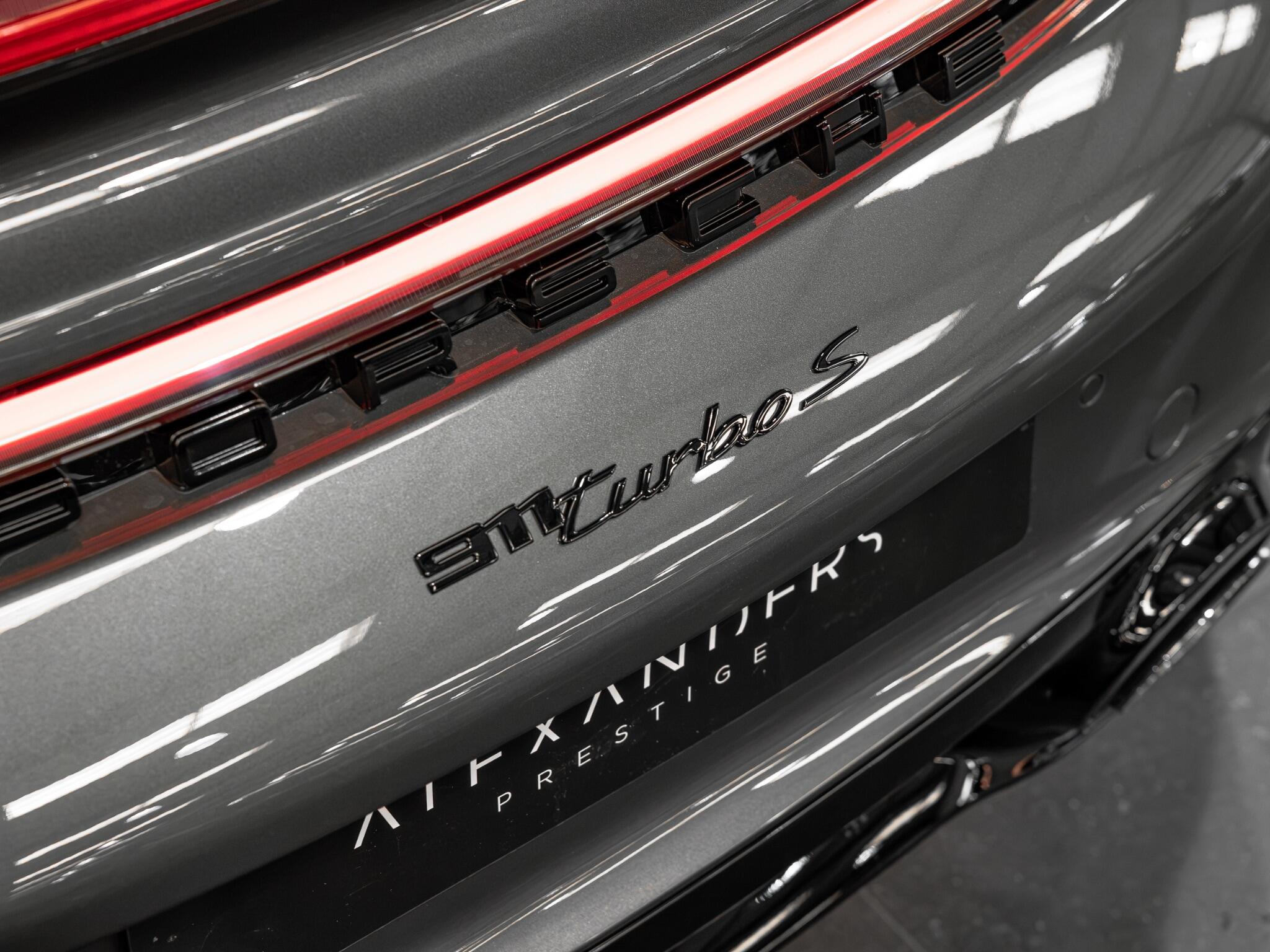 Porsche 911 view 15