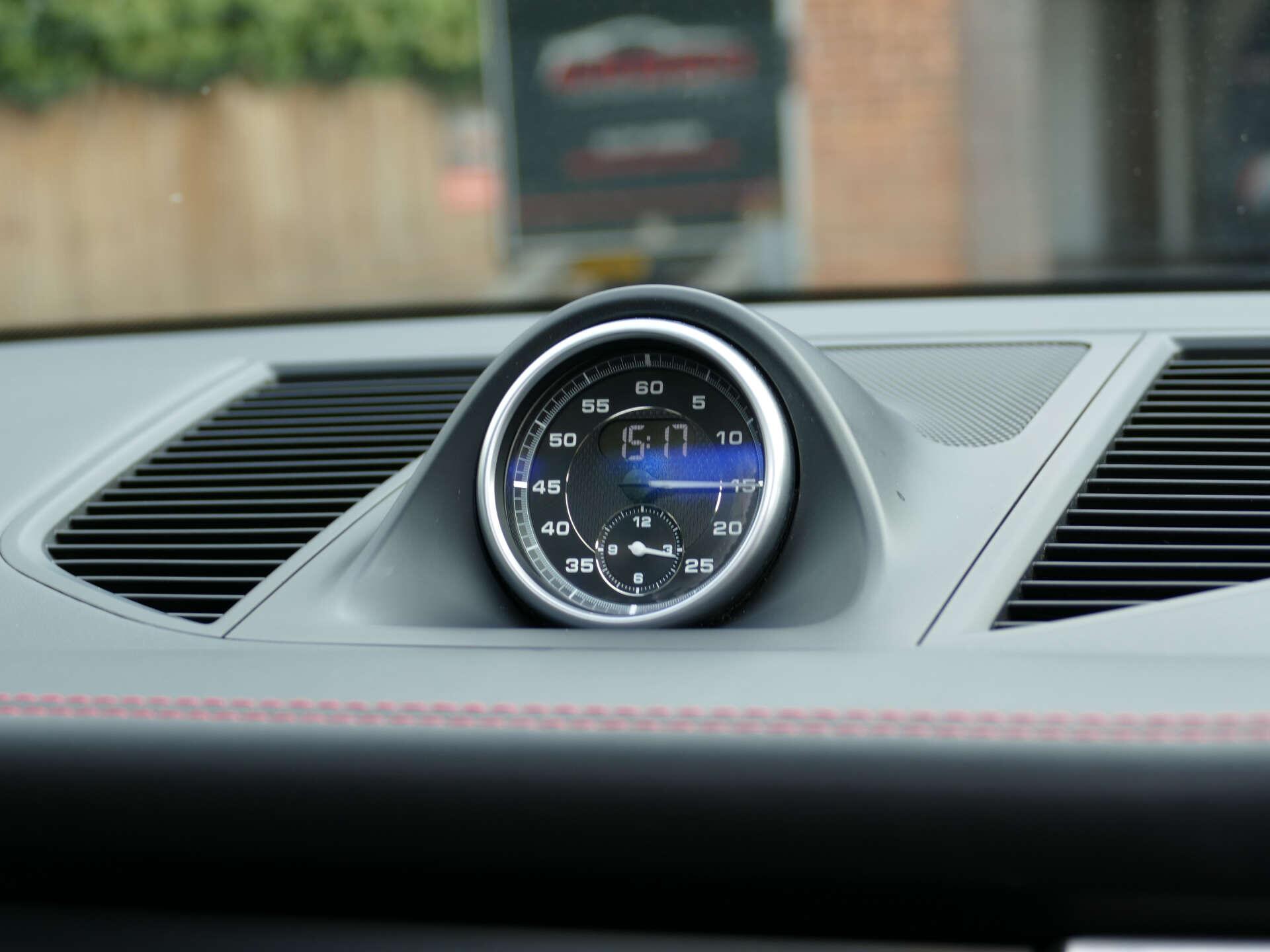 Porsche Macan view 32