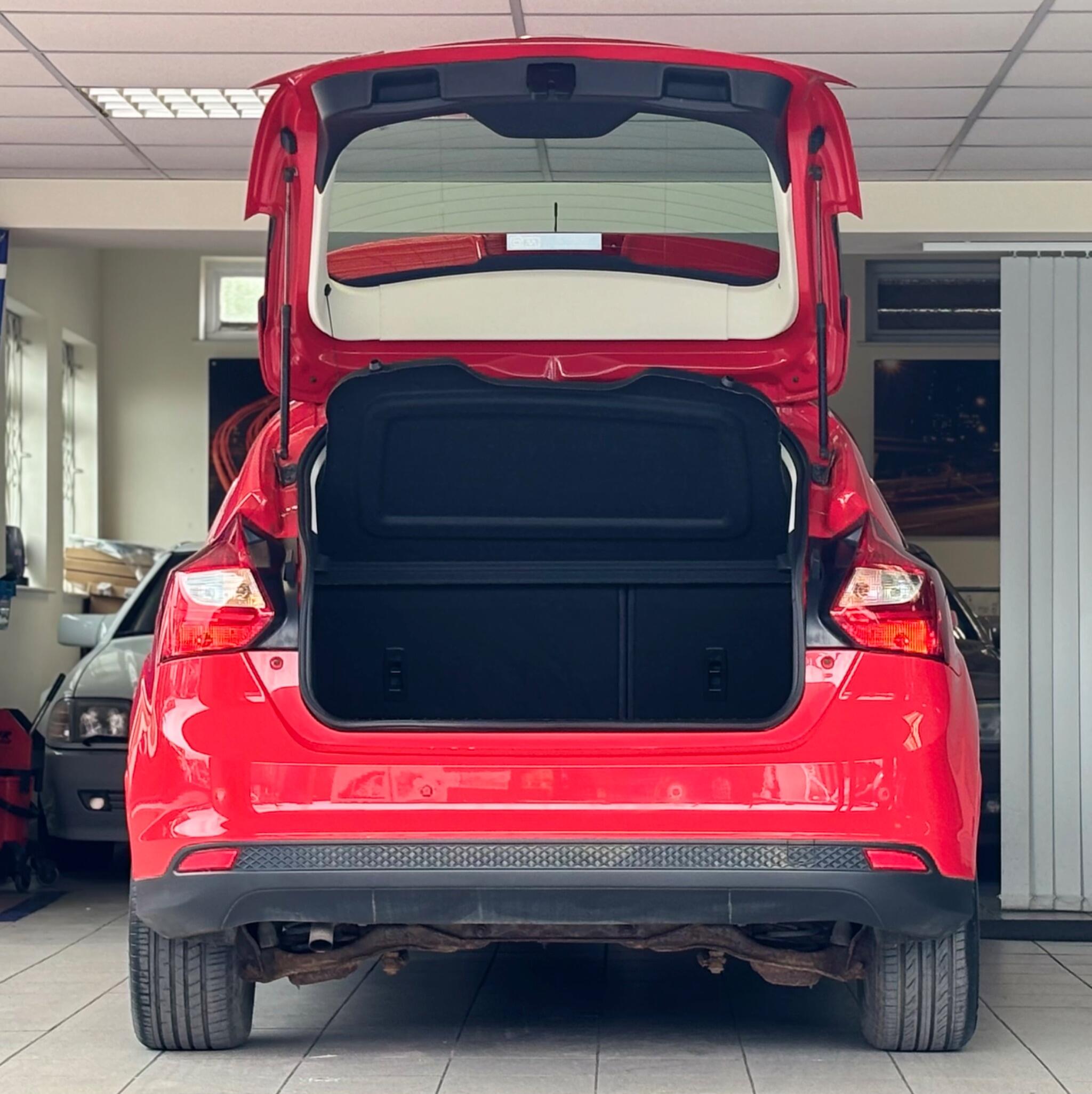 Ford Focus view 24