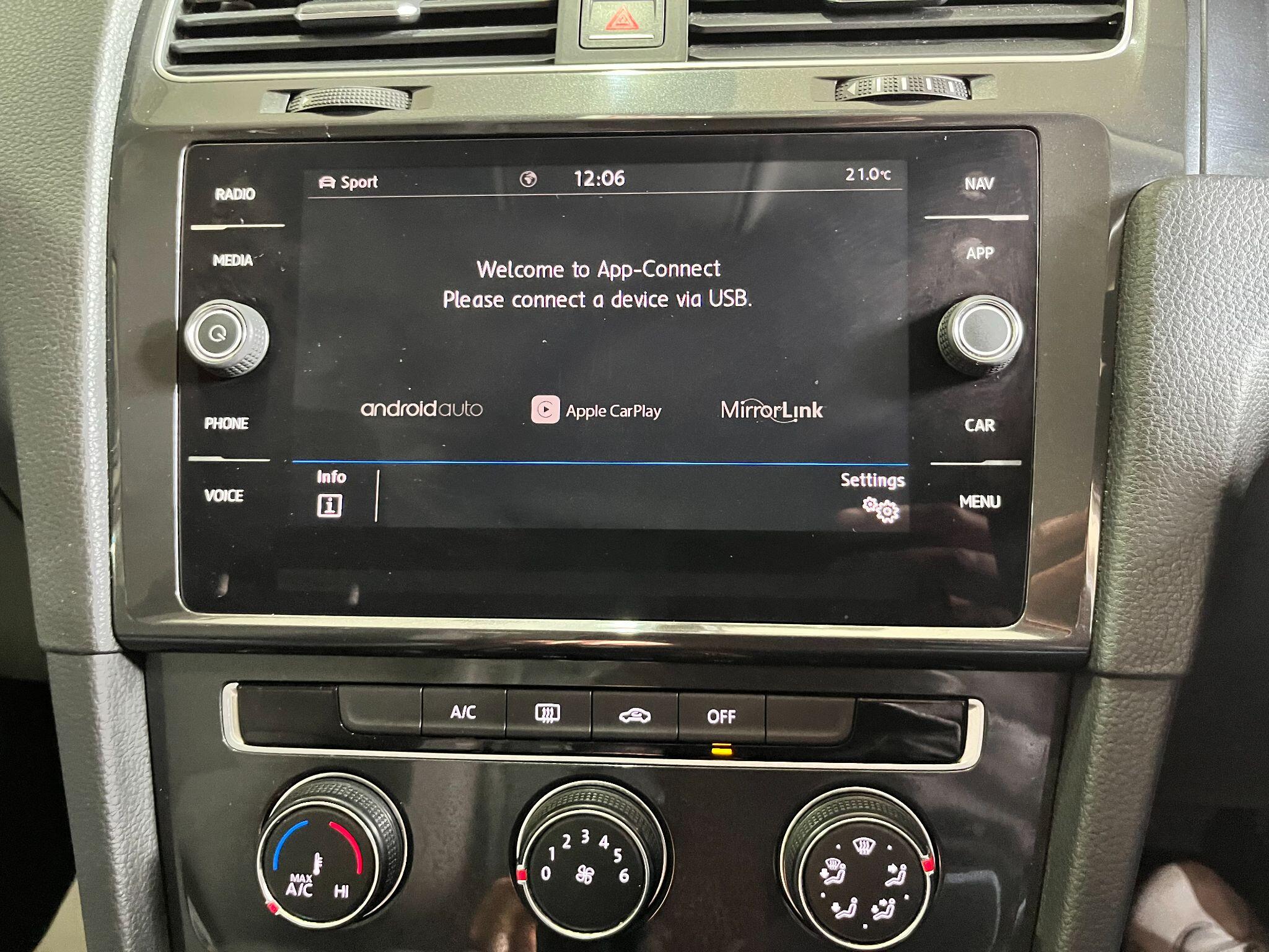 Volkswagen Golf view 24