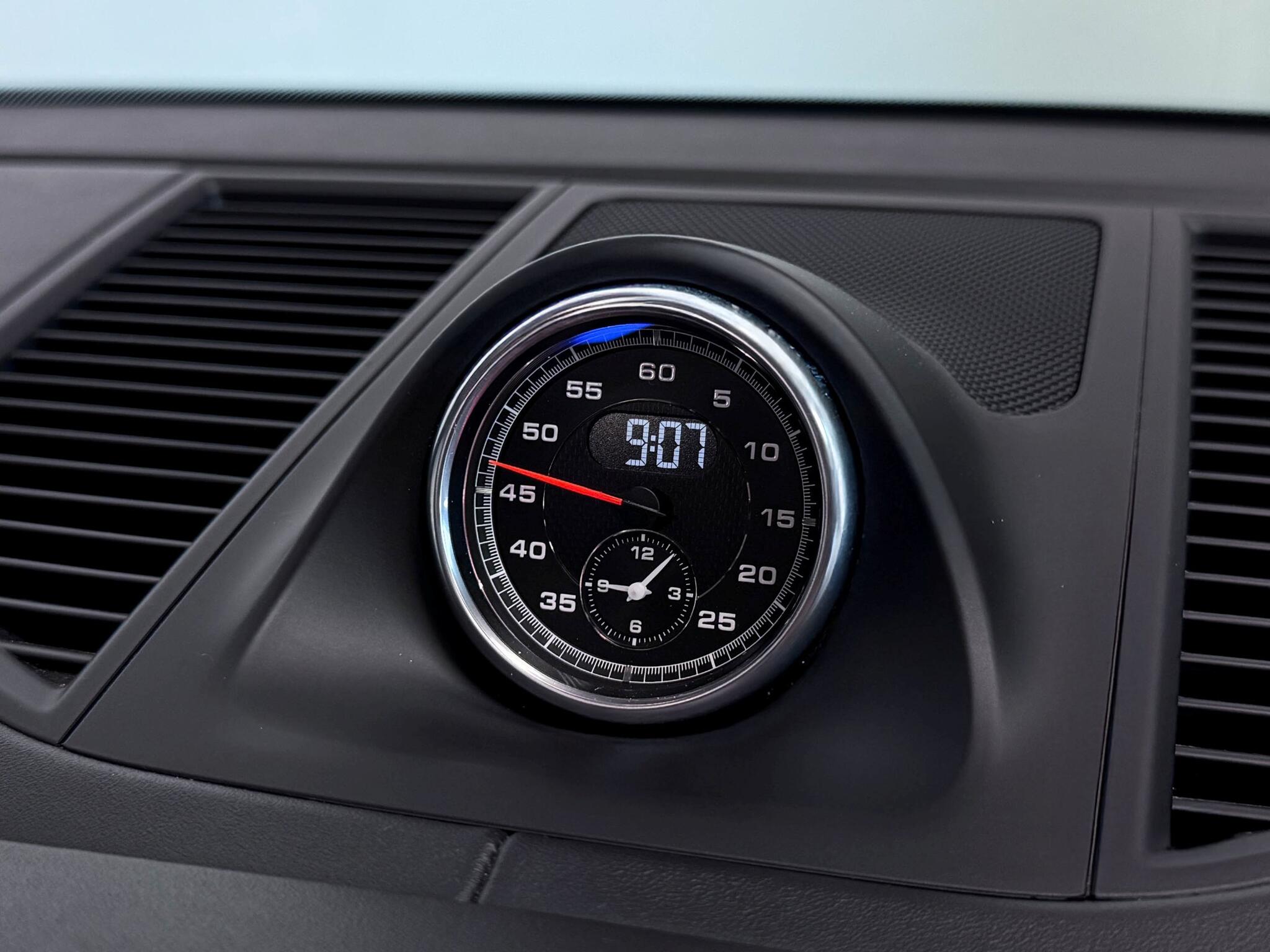 Porsche Macan view 38