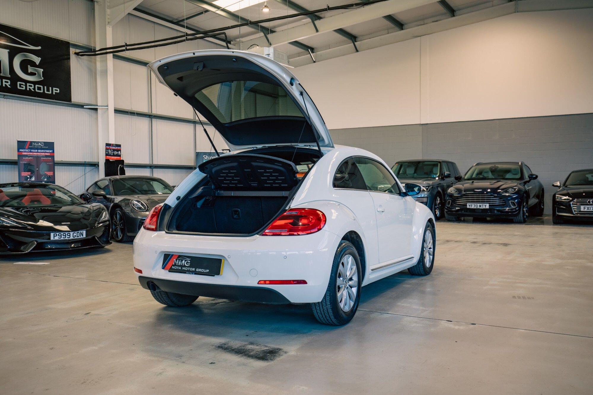 Volkswagen Beetle view 25