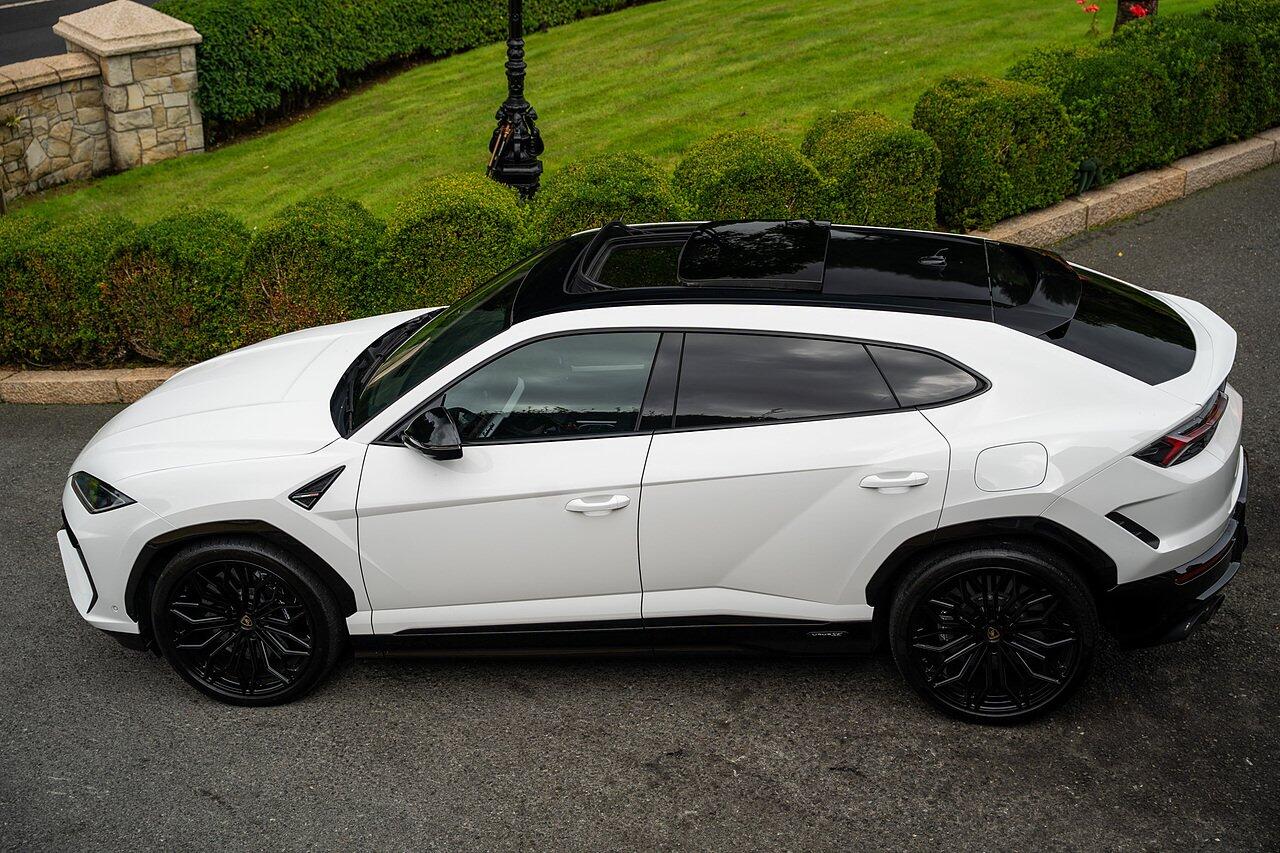 Lamborghini Urus view 96