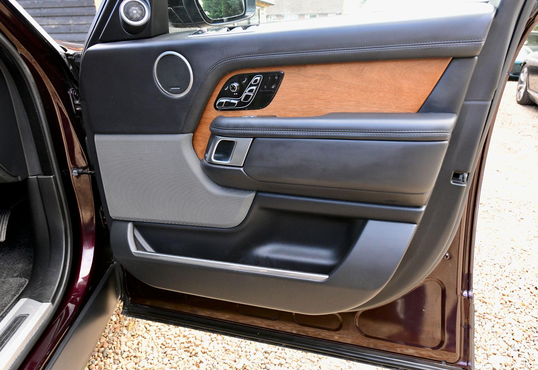 Land Rover Range Rover view 44