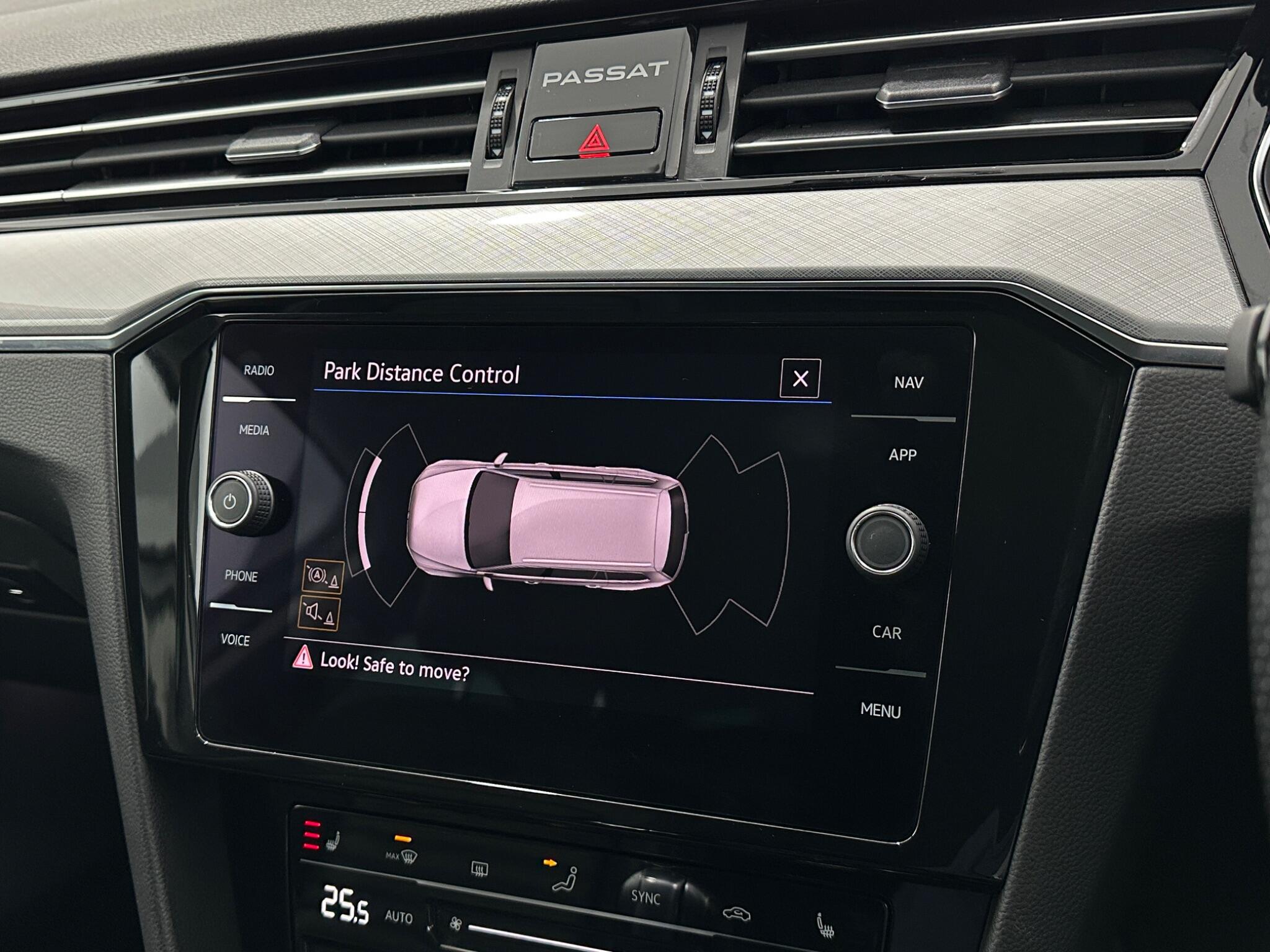Volkswagen Passat view 24