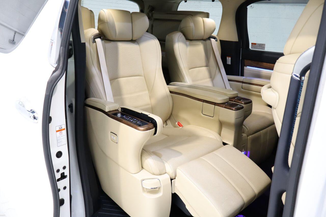 Toyota Alphard view 12