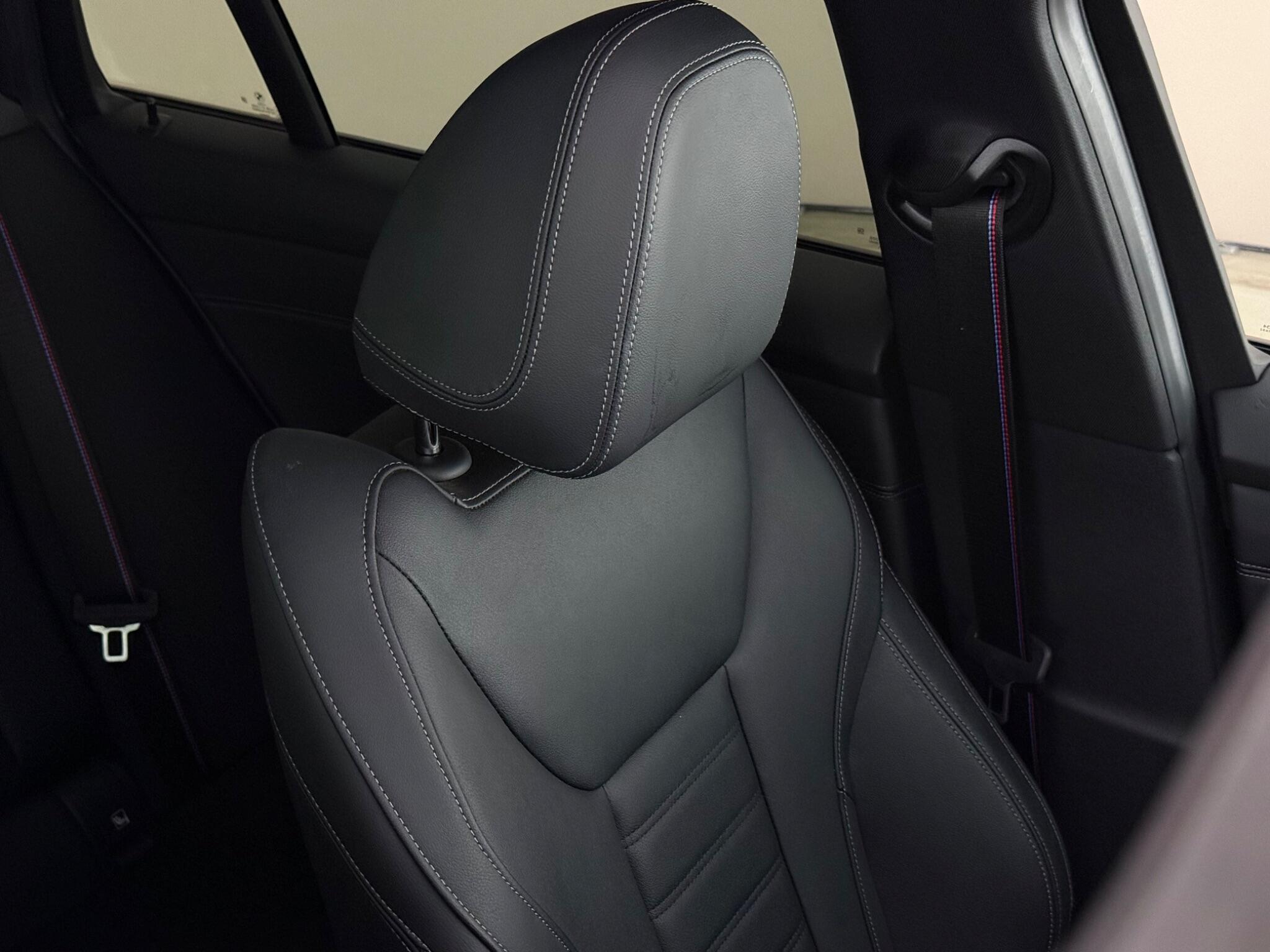 BMW 3 Series view 22