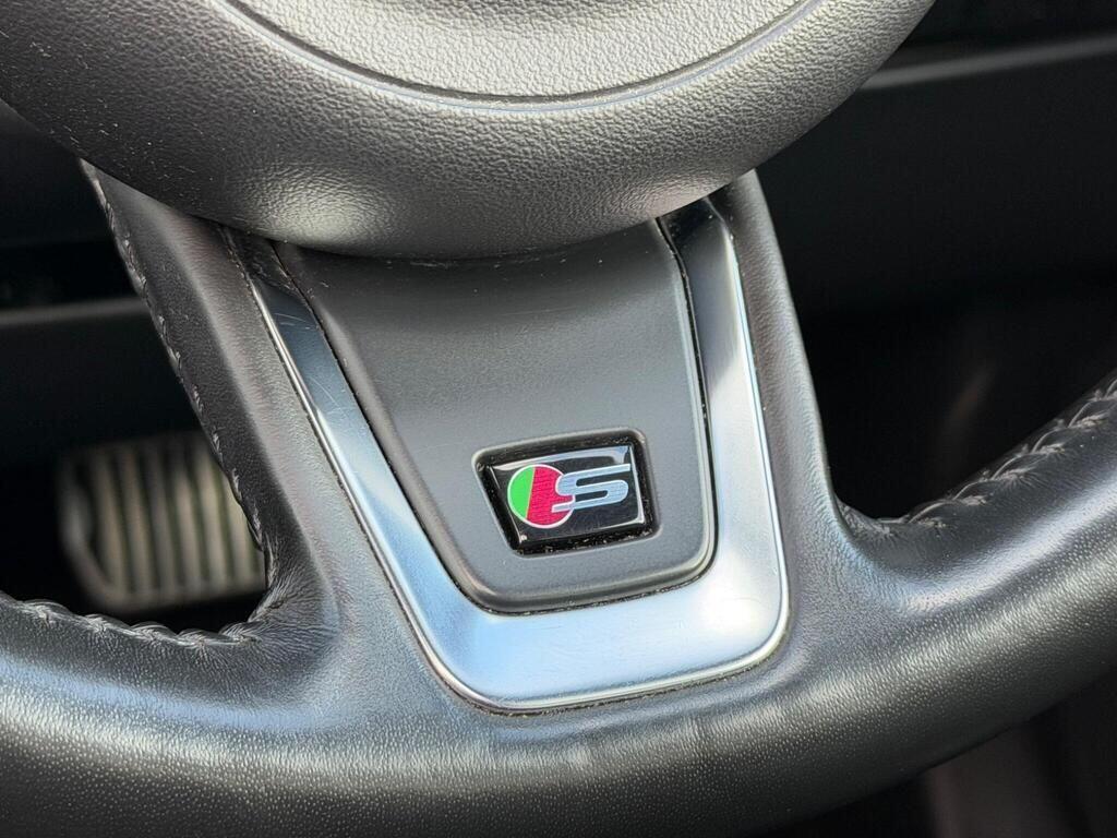Jaguar F-Pace view 52