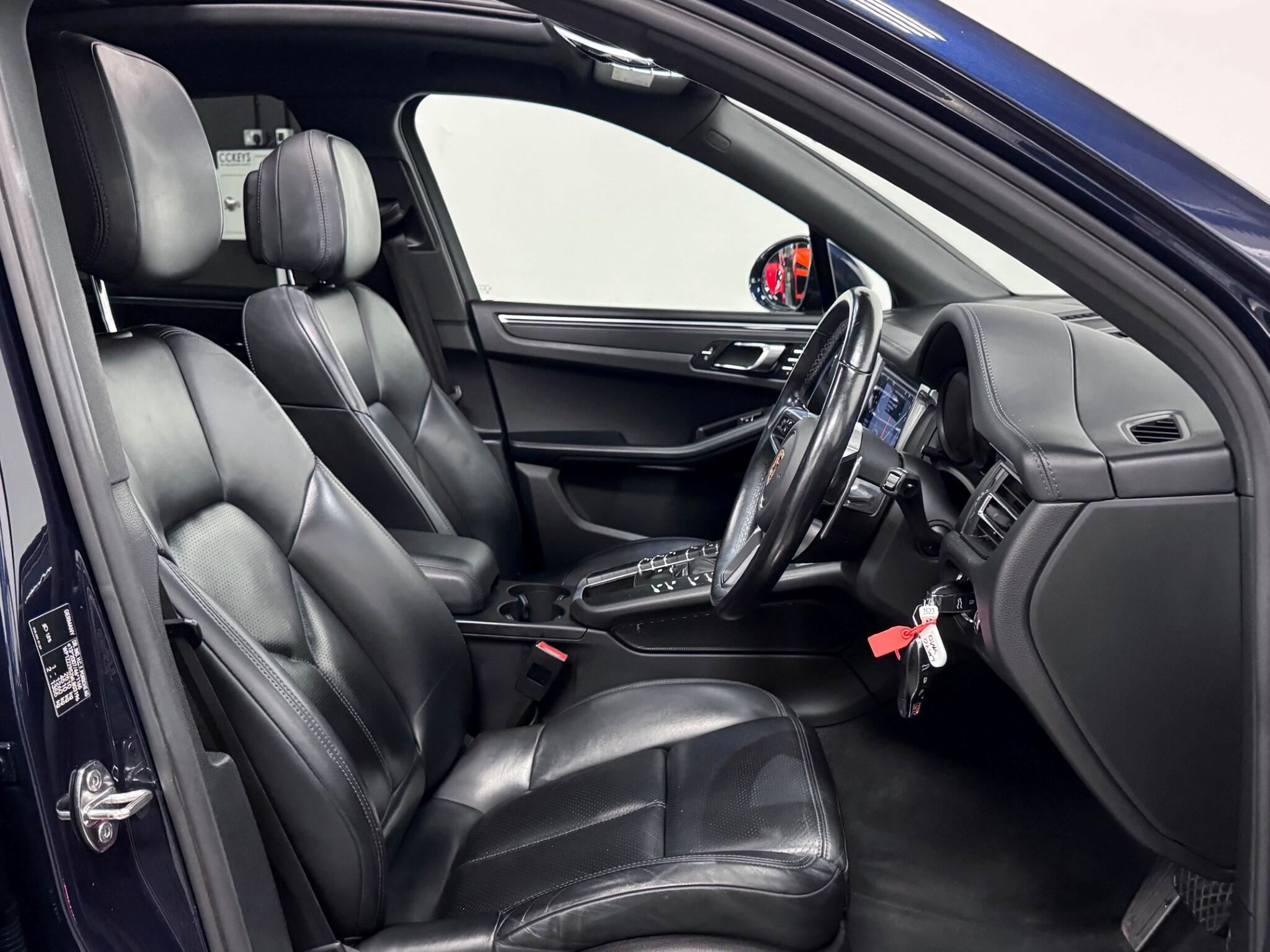 Porsche Macan view 27