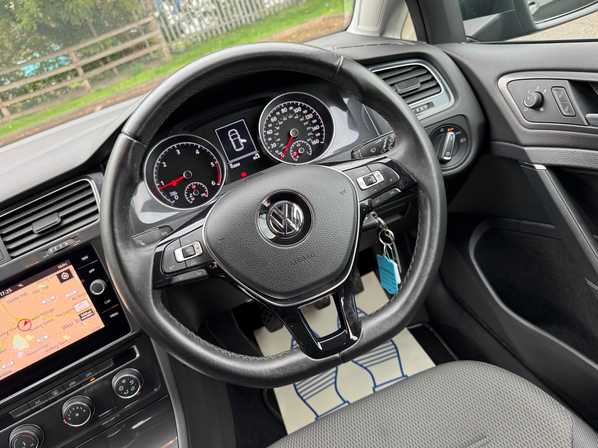 Volkswagen Golf view 30