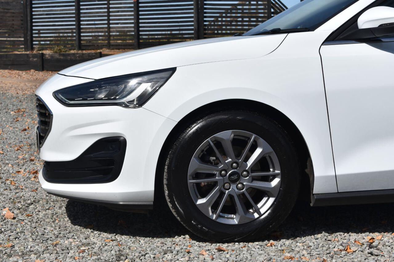 Ford Focus view 15