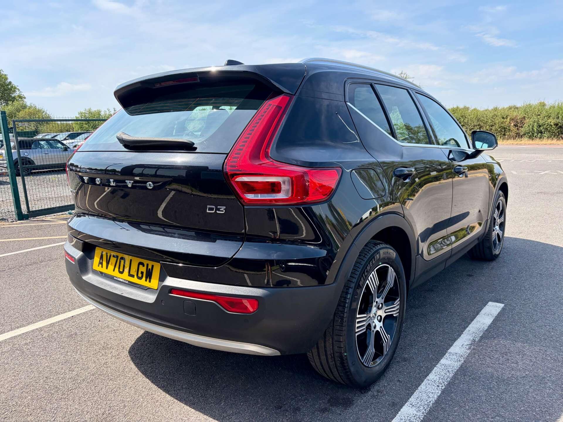 Volvo XC40 view 8