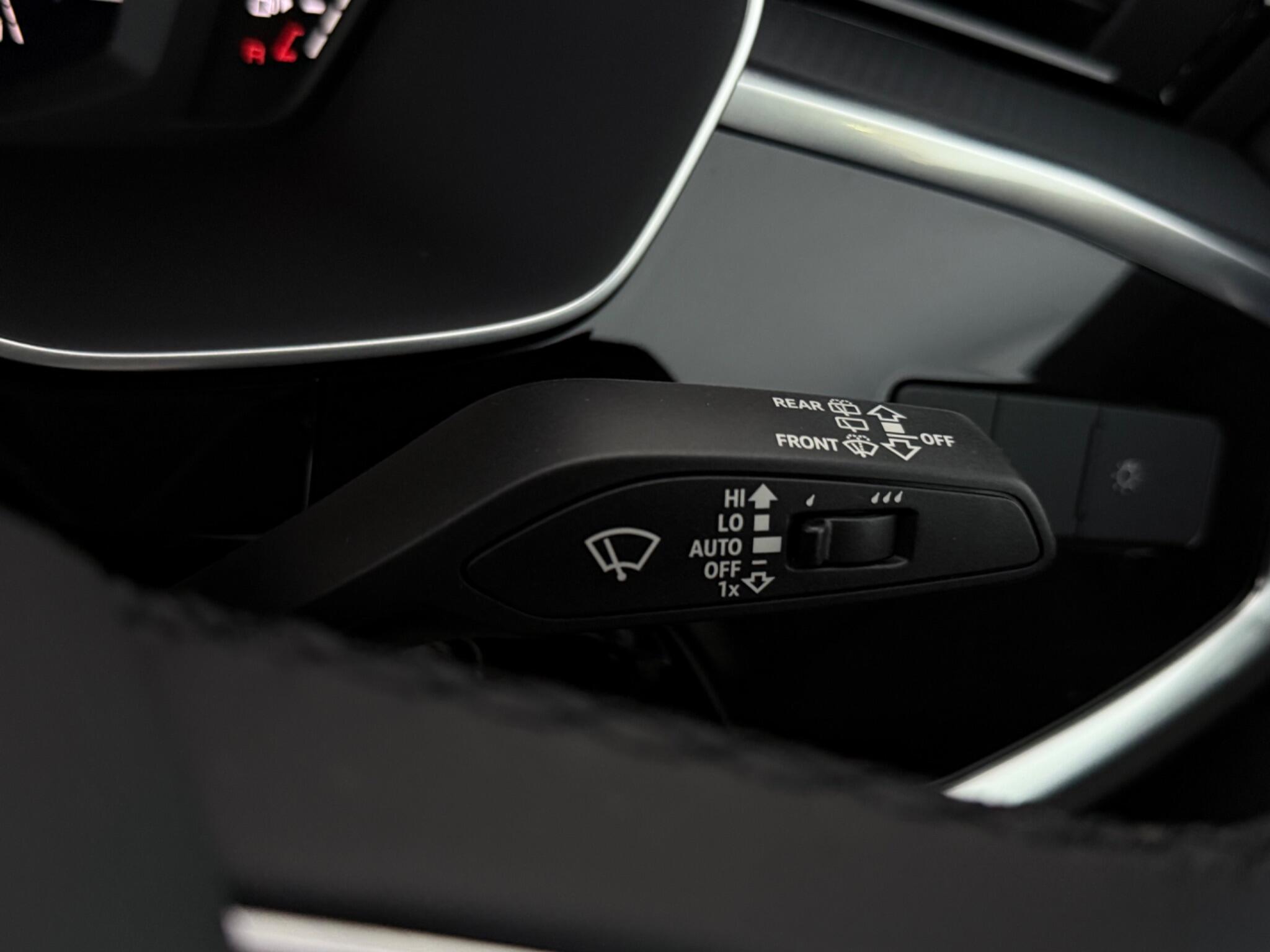 Audi Q3 view 19