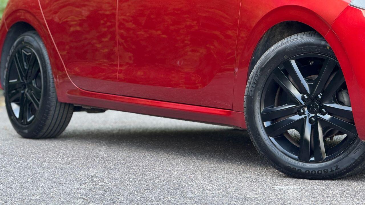 Peugeot 208 view 7