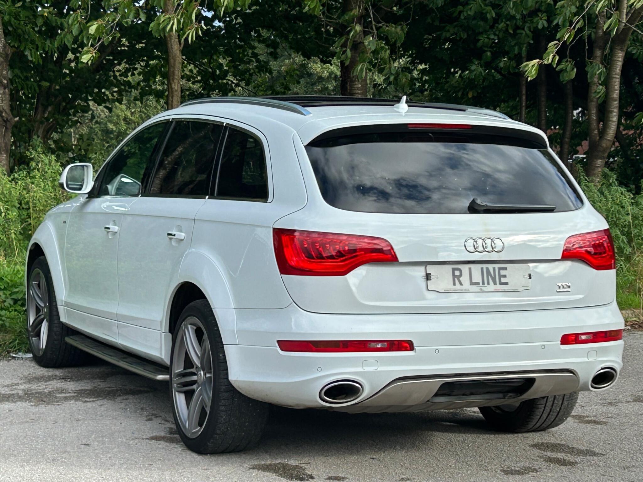 Audi Q7 view 10