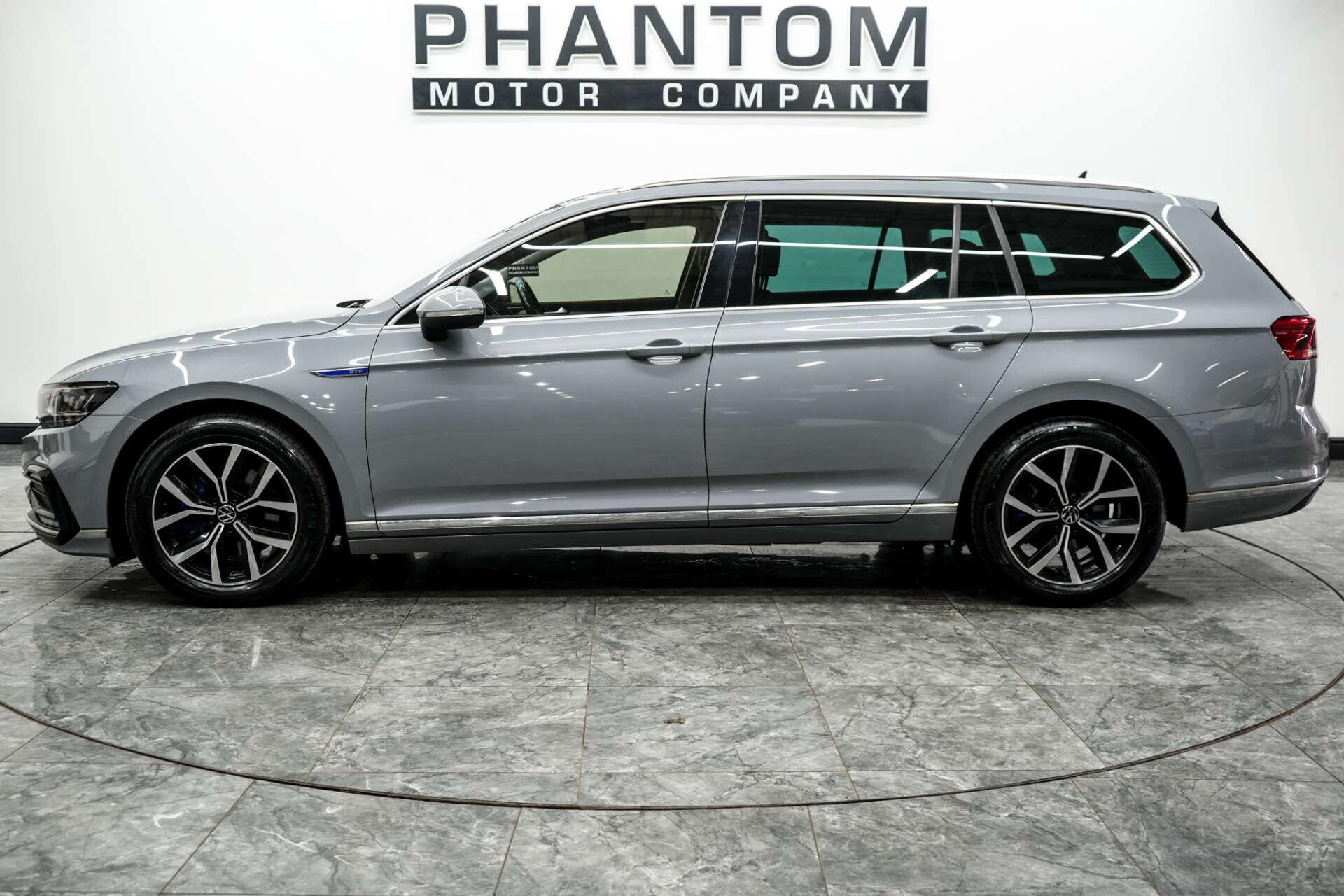 Volkswagen Passat view 3