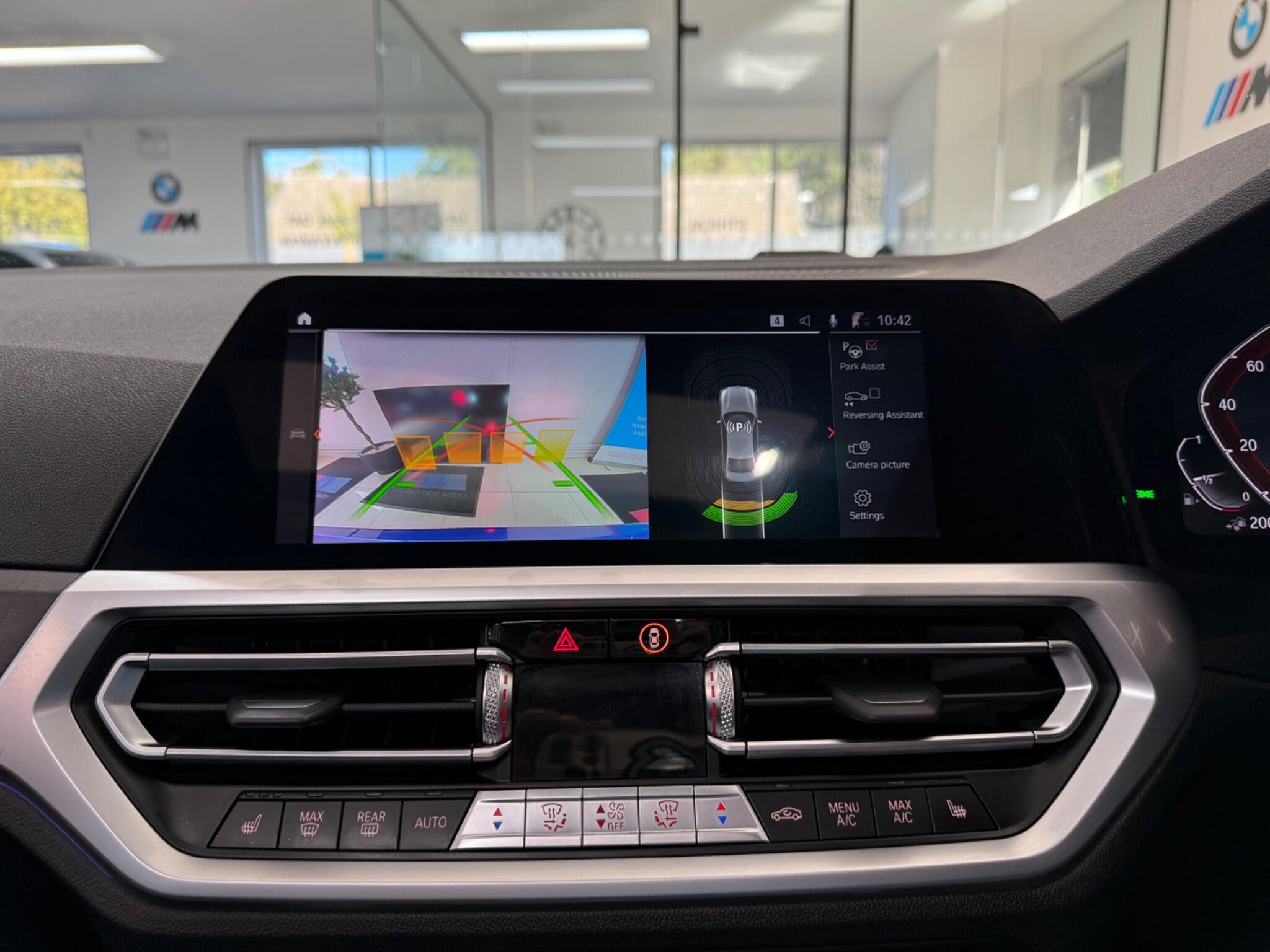 BMW 3 Series view 11