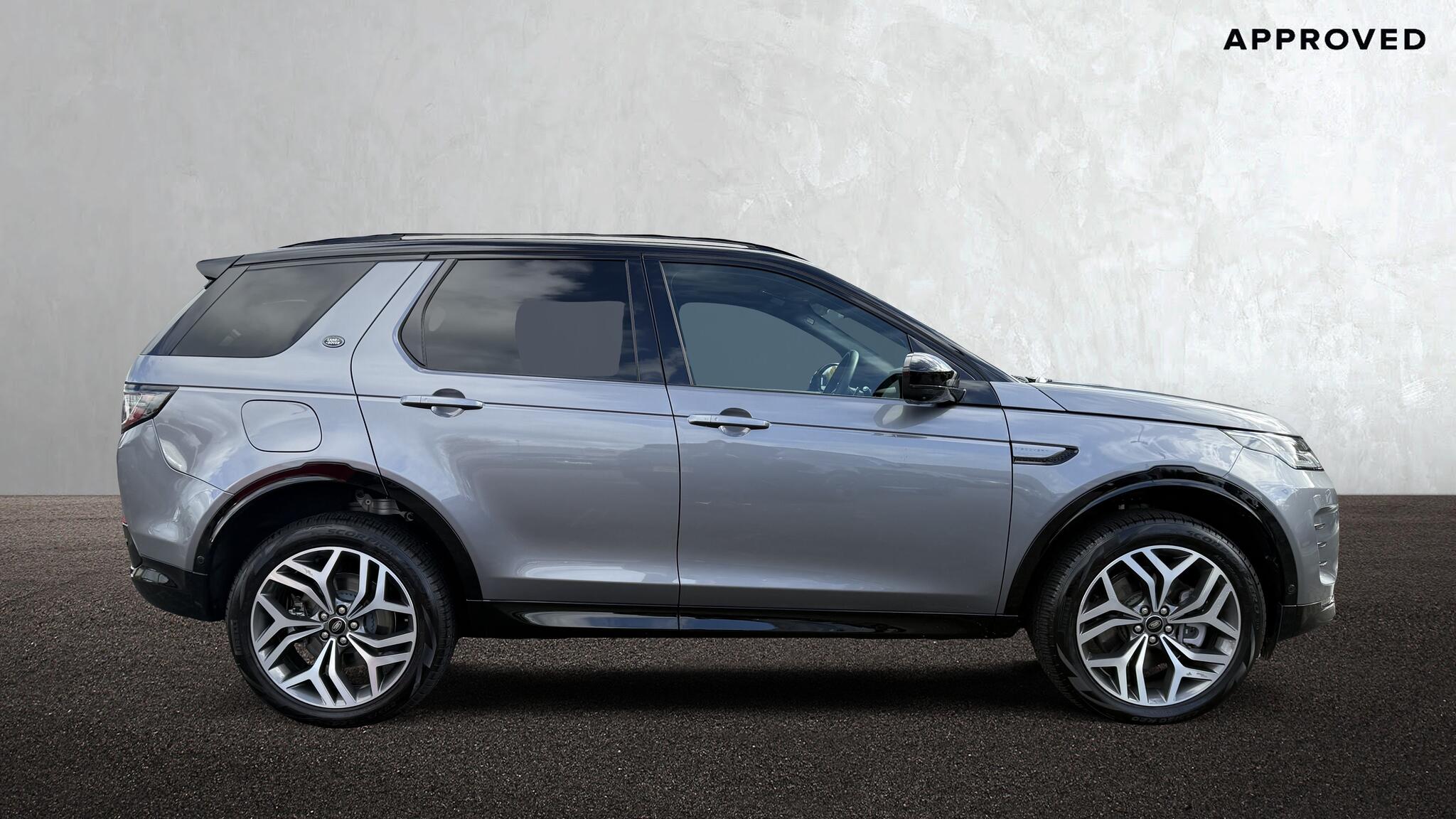 Land Rover Discovery Sport view 5