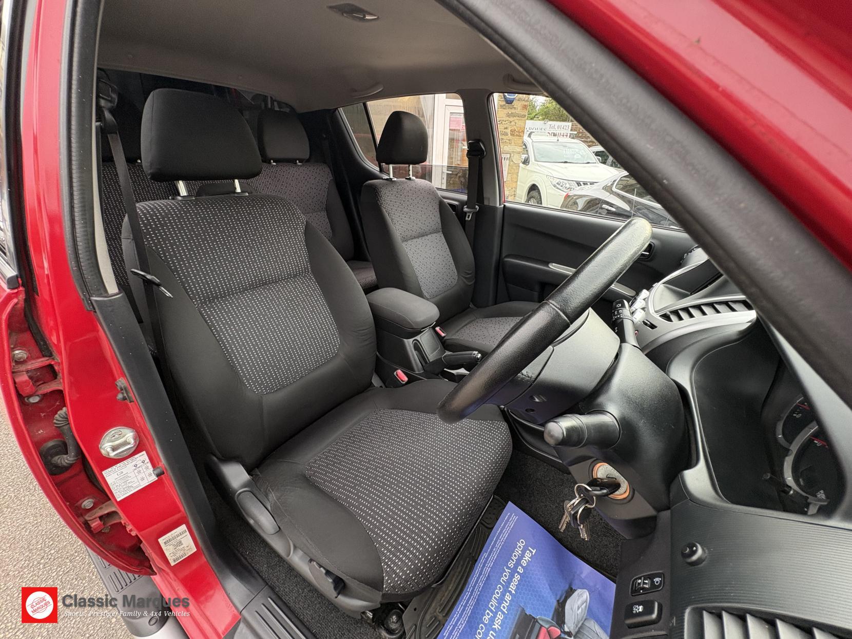 Mitsubishi L200 view 25