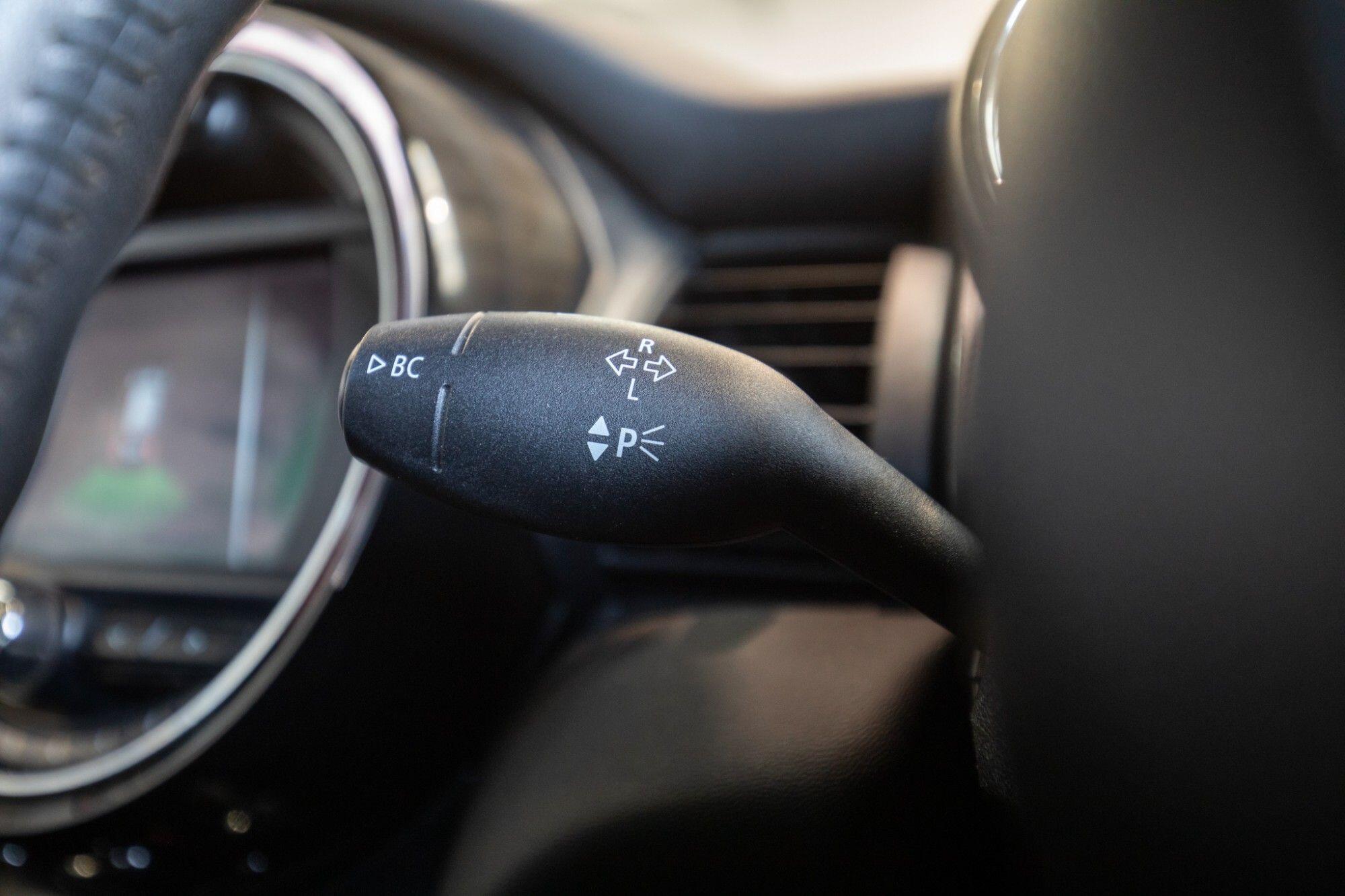 Mini Hatch view 17