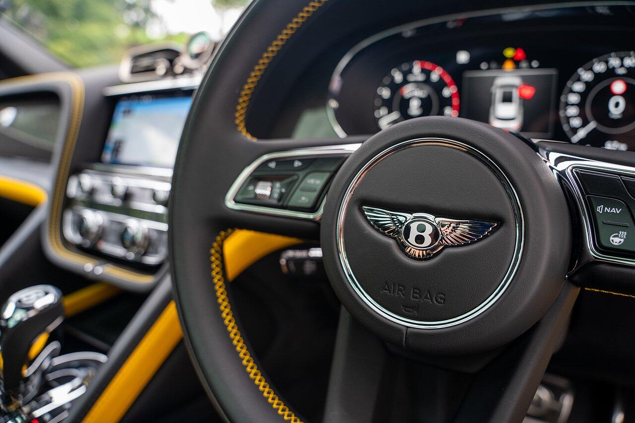 Bentley Bentayga view 57