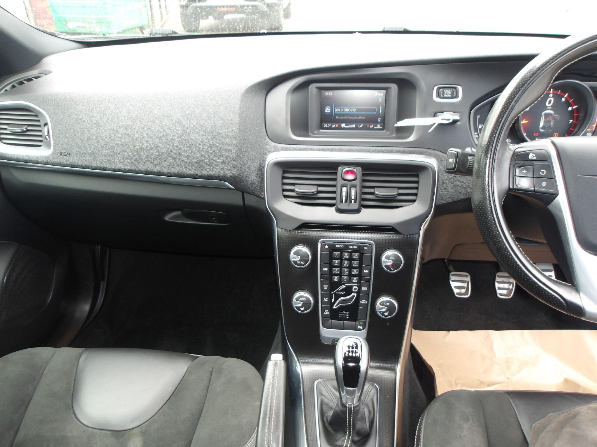 Volvo V40 view 11