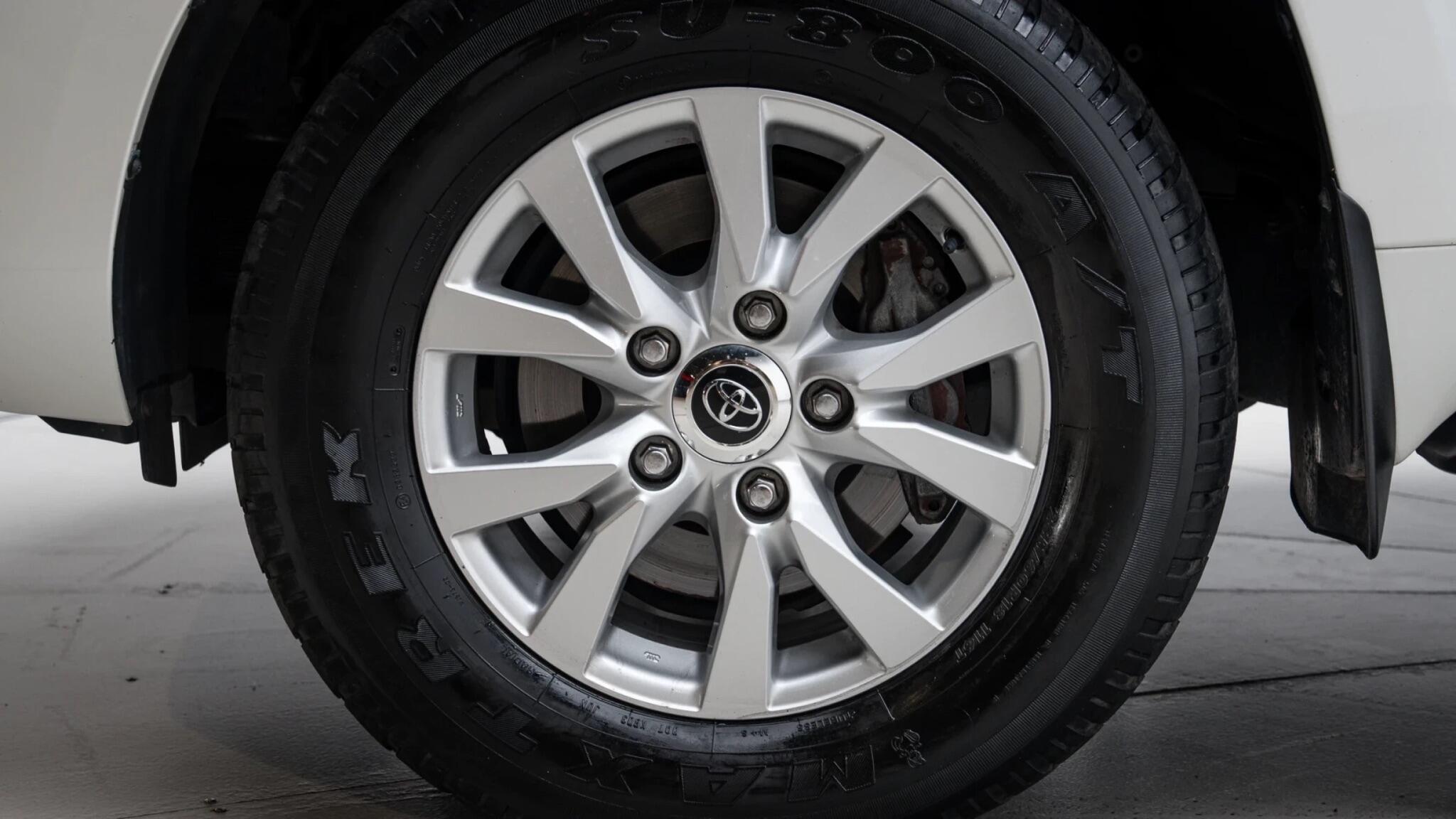 Toyota Land Cruiser view 29
