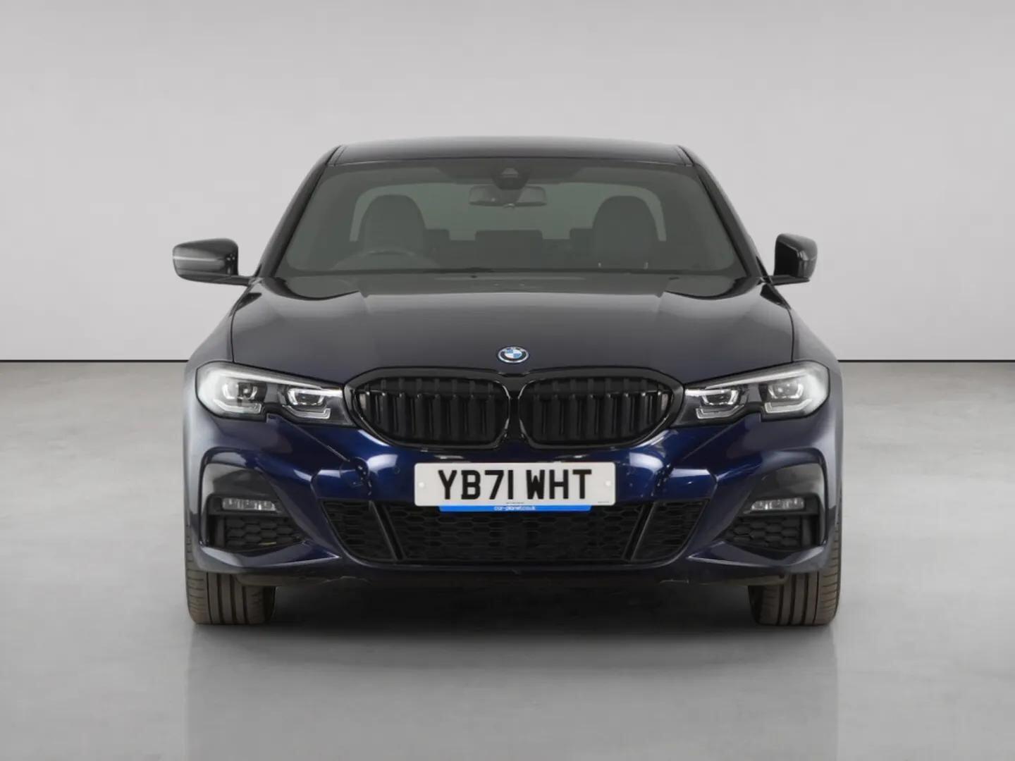 BMW 3 Series view 5