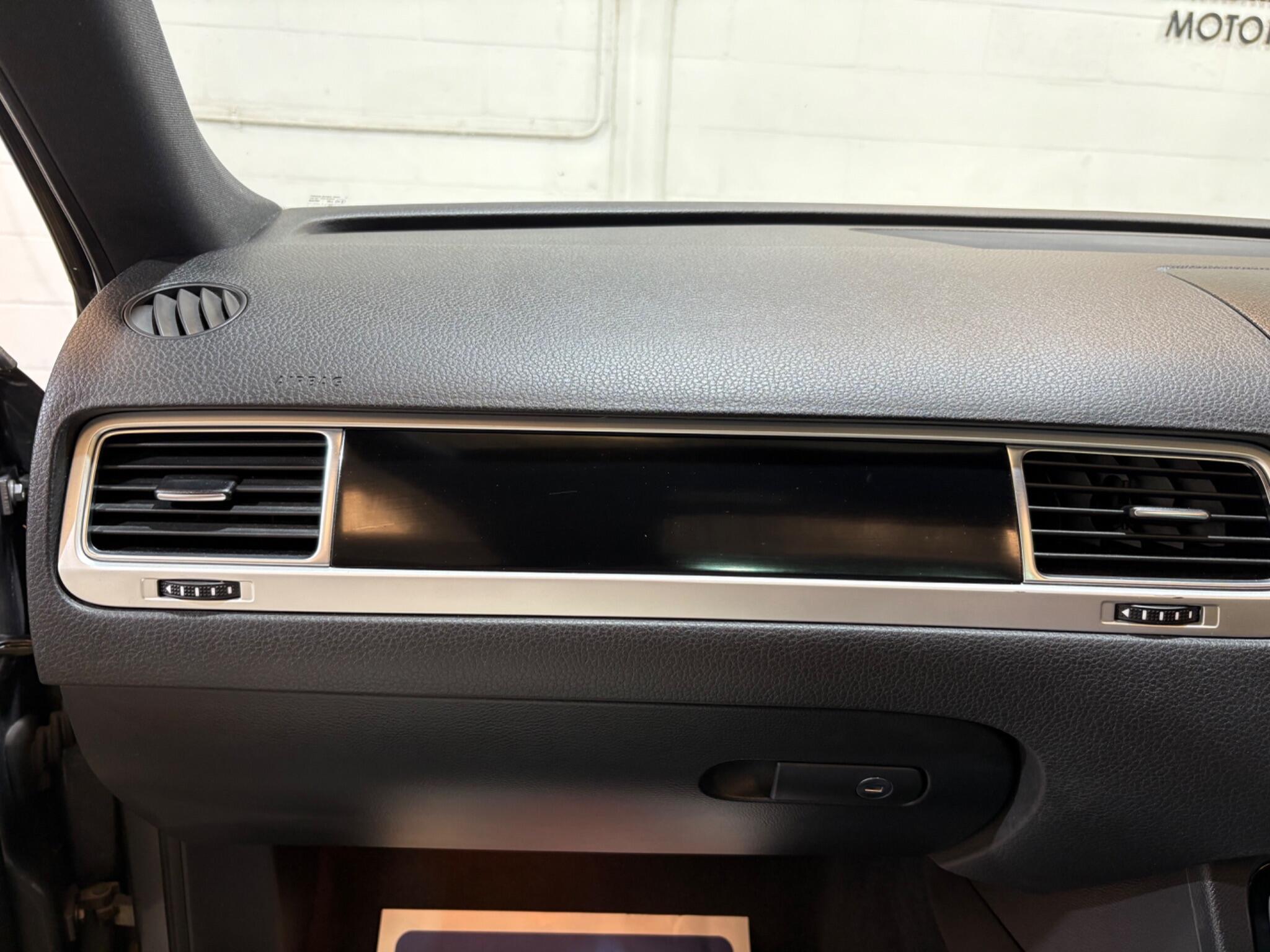 Volkswagen Touareg view 64