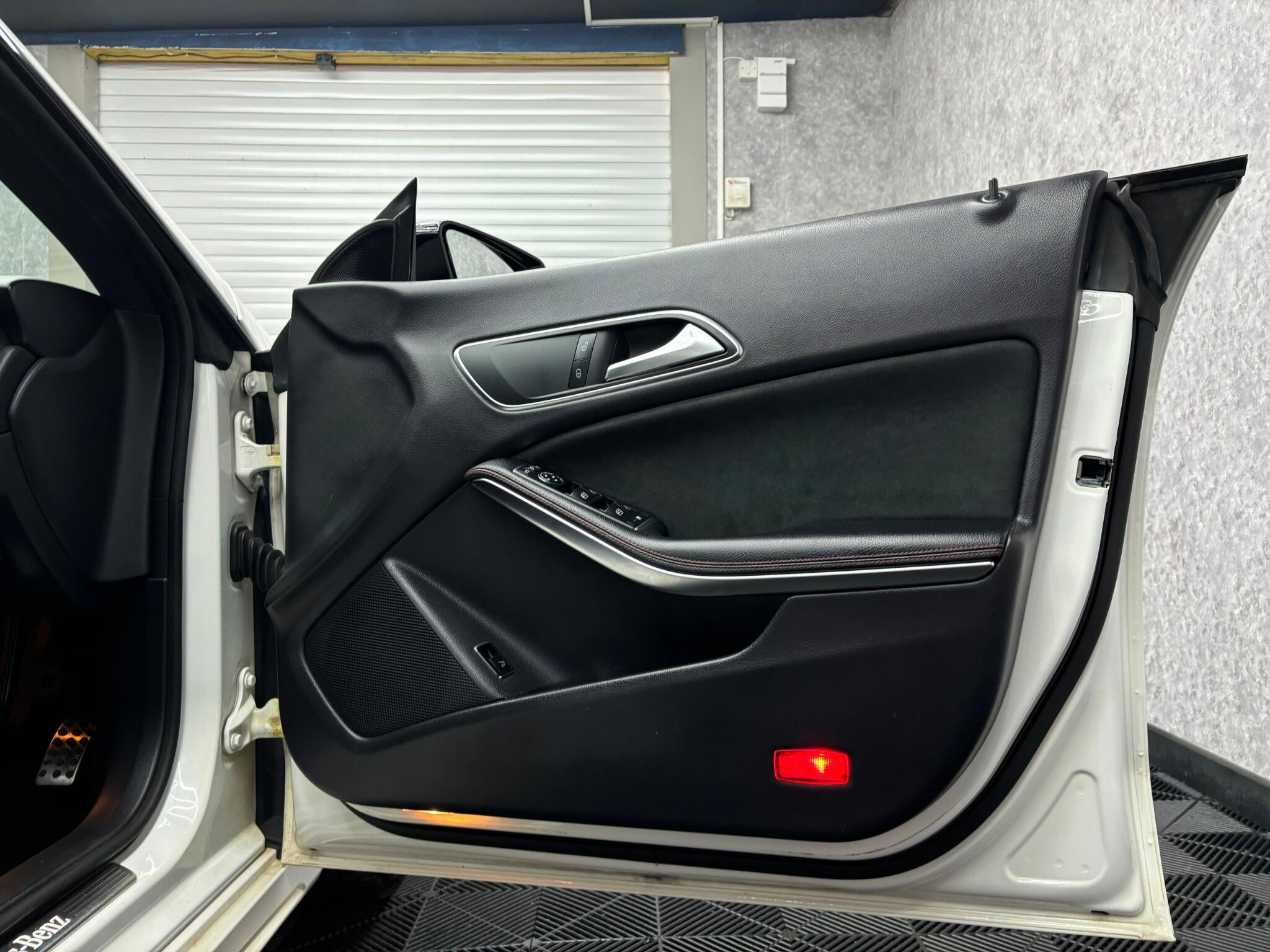 Mercedes-Benz Cla view 15