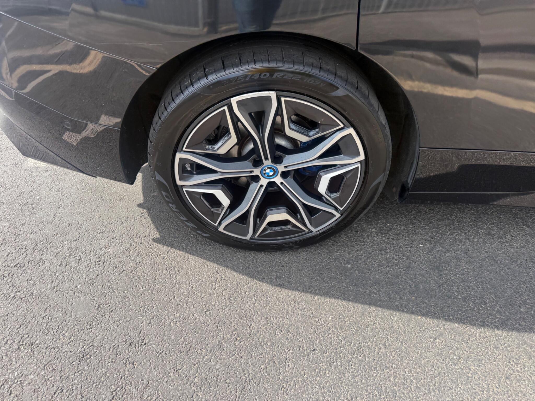 BMW Ix view 7